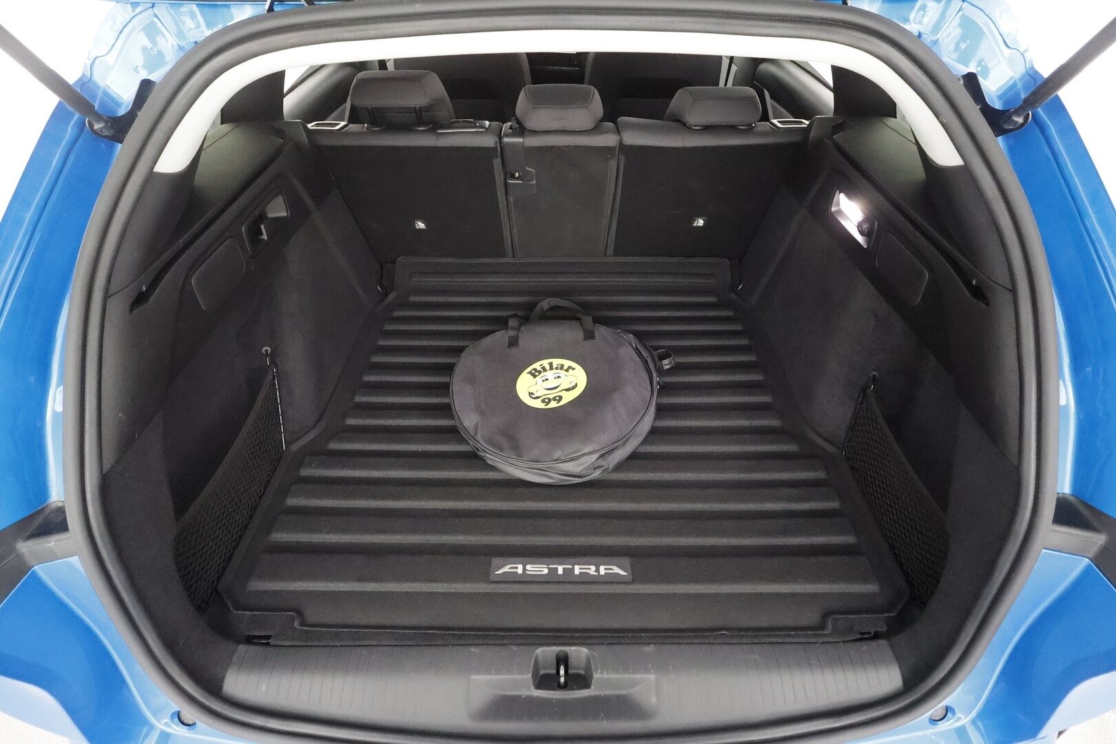 Opel Astra 2024 Edition Plug-in Hybrid 180 Sports Tourer Automaatti - | ACC | P.kamera | Sporttipenkki | LED | Kaistavahti | Lämm. ratti | Digimittaristo | Apple & Android | 1-om suomiauto | 2x renkaat aluin | 