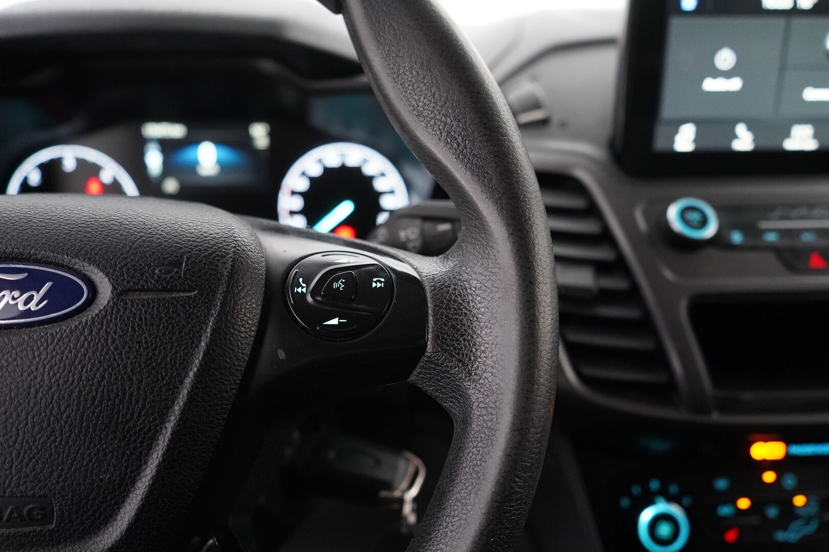 Ford Transit Connect 2019 230 1,5 TDCi 120 hv A8 Trend L2 - Webasto | Vetokoukku | Pitkä | Tutkat | 3 hlö | Seuraava katsastus 05/28 | 2xrenkaat