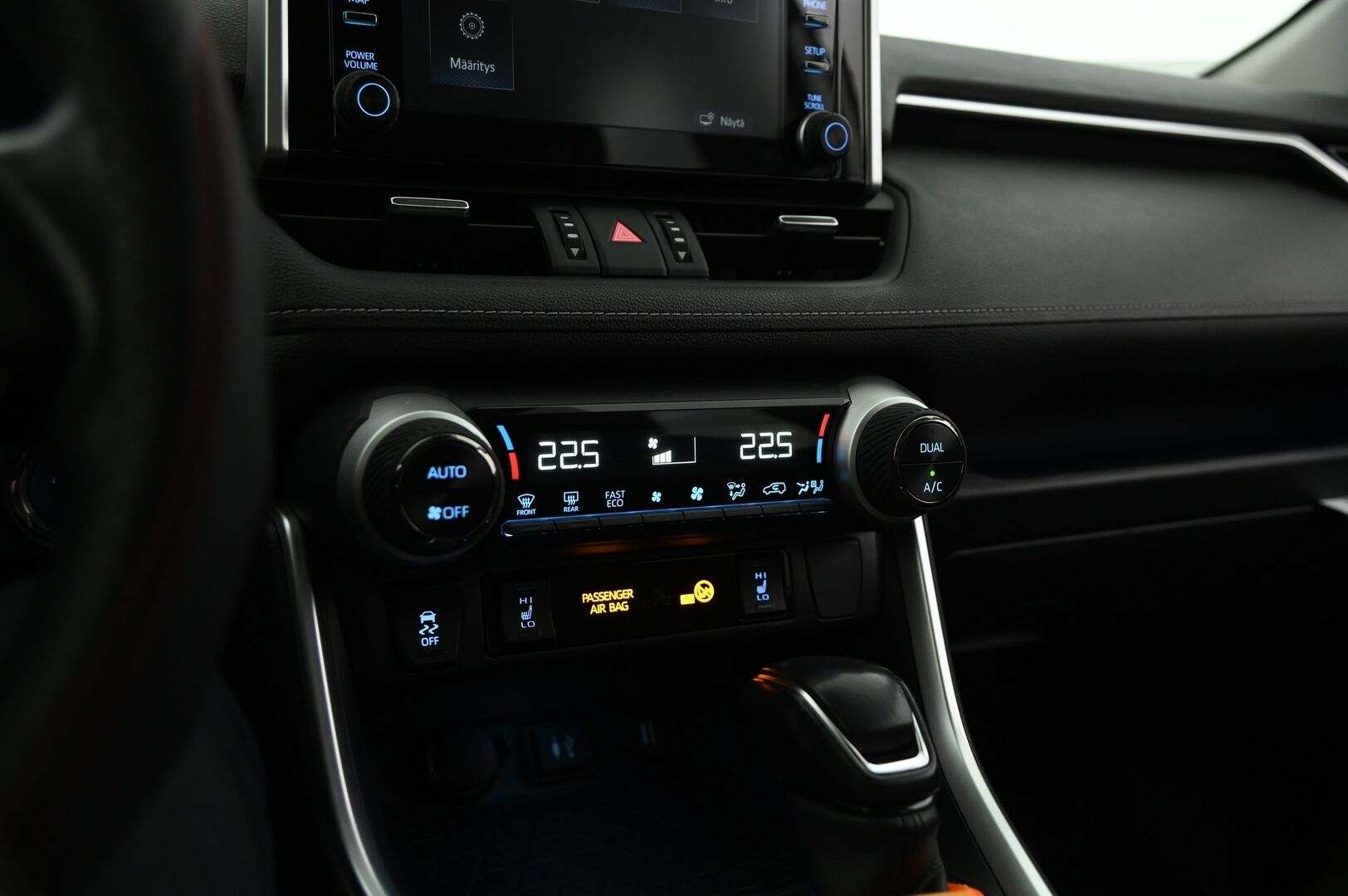 Toyota RAV4 2019 2,5 Hybrid AWD-i Executive *Webasto / Koukku / ACC / Nahkapenkit / Peruutuskamera / Tuulilasinlämmitys / Ratinlämmitin* - 3,99 % KORKOTARJOUS TÄHÄN AUTOON - Huippuvarusteilla / 2x Renkaat vanteineen / Kaukosäätöinen webasto!