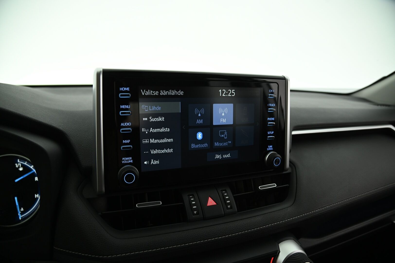 Toyota RAV4 2019 2,5 Hybrid AWD-i Executive *Webasto / Koukku / ACC / Nahkapenkit / Peruutuskamera / Tuulilasinlämmitys / Ratinlämmitin* - 3,99 % KORKOTARJOUS TÄHÄN AUTOON - Huippuvarusteilla / 2x Renkaat vanteineen / Kaukosäätöinen webasto!