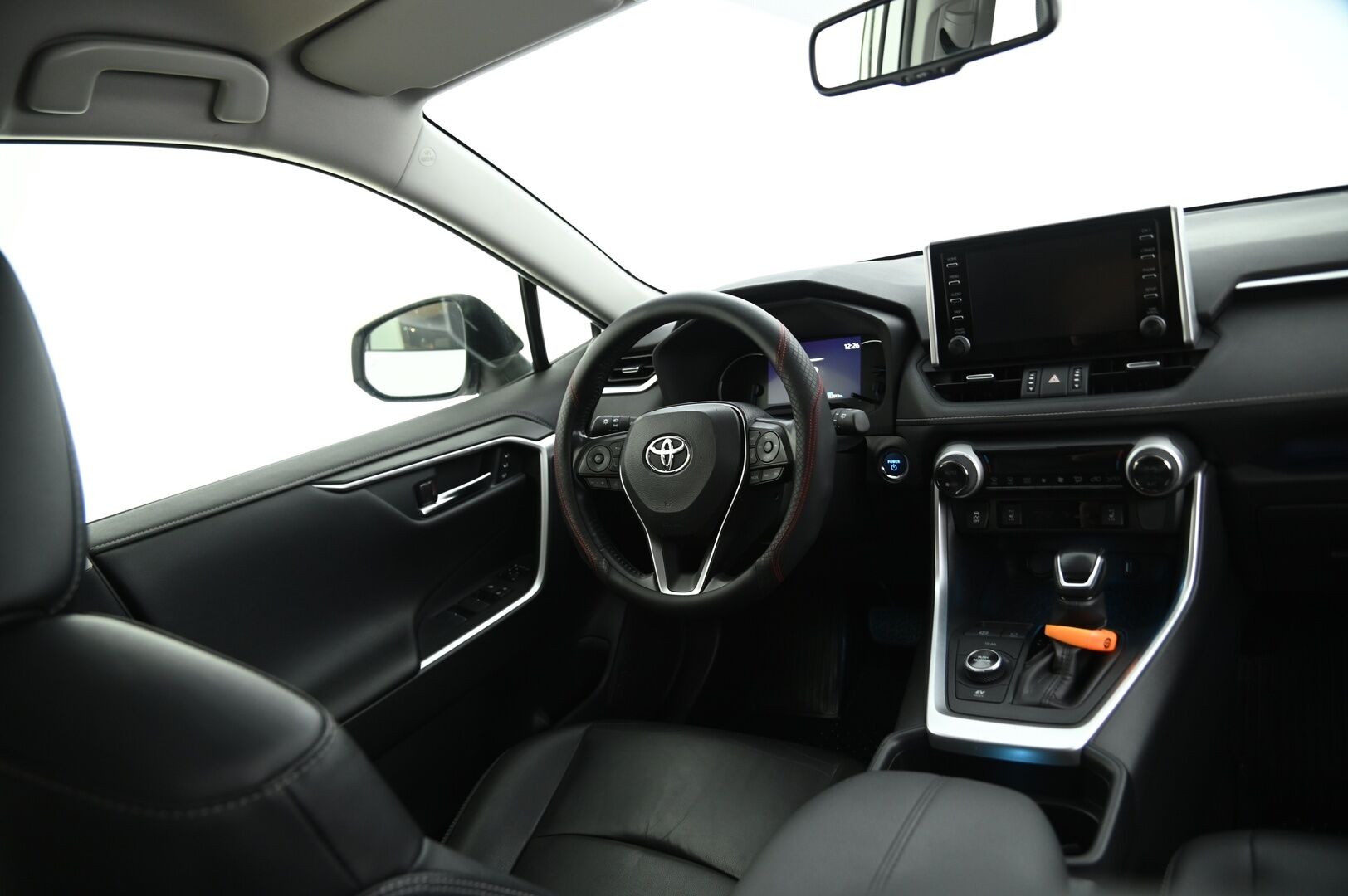 Toyota RAV4 2019 2,5 Hybrid AWD-i Executive *Webasto / Koukku / ACC / Nahkapenkit / Peruutuskamera / Tuulilasinlämmitys / Ratinlämmitin* - 3,99 % KORKOTARJOUS TÄHÄN AUTOON - Huippuvarusteilla / 2x Renkaat vanteineen / Kaukosäätöinen webasto!