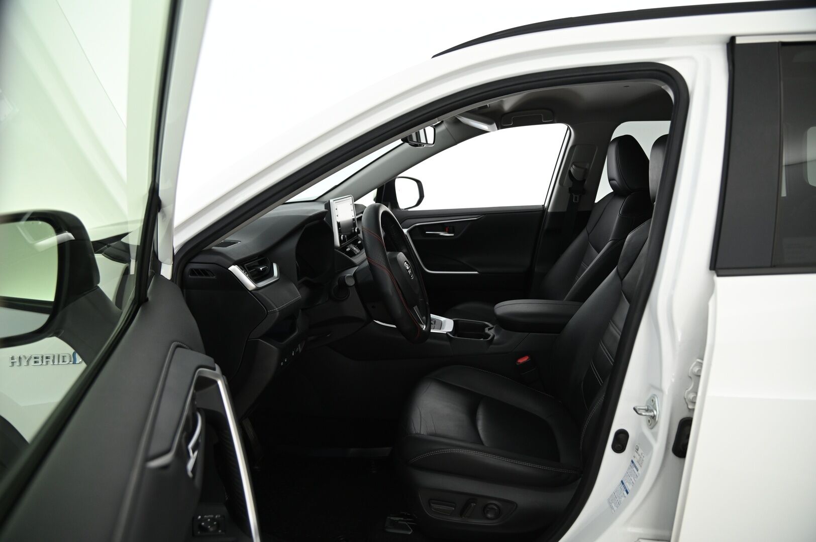Toyota RAV4 2019 2,5 Hybrid AWD-i Executive *Webasto / Koukku / ACC / Nahkapenkit / Peruutuskamera / Tuulilasinlämmitys / Ratinlämmitin* - 3,99 % KORKOTARJOUS TÄHÄN AUTOON - Huippuvarusteilla / 2x Renkaat vanteineen / Kaukosäätöinen webasto!