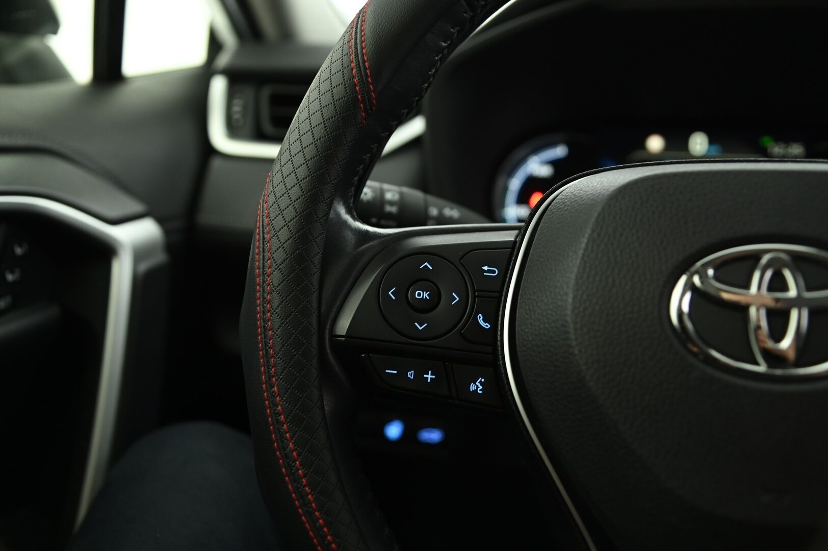 Toyota RAV4 2019 2,5 Hybrid AWD-i Executive *Webasto / Koukku / ACC / Nahkapenkit / Peruutuskamera / Tuulilasinlämmitys / Ratinlämmitin* - 3,99 % KORKOTARJOUS TÄHÄN AUTOON - Huippuvarusteilla / 2x Renkaat vanteineen / Kaukosäätöinen webasto!