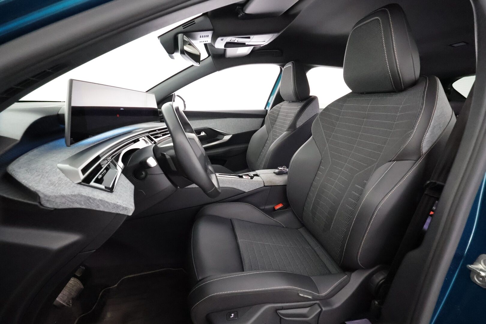 Peugeot E-3008 2025 Allure Launch Edition 73 kWh 210 Automaatti - | ACC | Puolinahat | 360° | LED | Lane Assist | BSM | RCTA | Apple & Android | Ambient light | Navi | Lämm. ratti | Suomiauto |