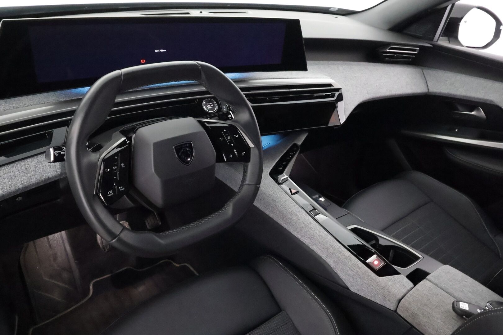 Peugeot E-3008 2025 Allure Launch Edition 73 kWh 210 Automaatti - | ACC | Puolinahat | 360° | LED | Lane Assist | BSM | RCTA | Apple & Android | Ambient light | Navi | Lämm. ratti | Suomiauto |