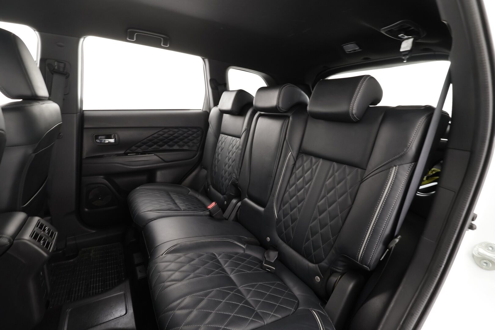 Mitsubishi Outlander PHEV 2021 Business Black 4WD * ACC / Timantti nahat / 360° /  LED /  Kaistavahti / Power Sound System /  Keyless * - 2x Latauskaapelit / Merkkihuollettu / Kahdet renkaat