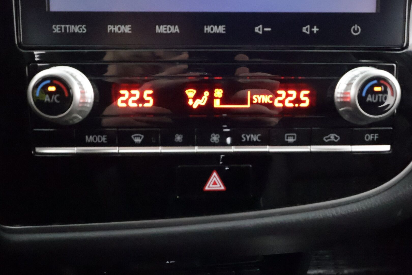 Mitsubishi Outlander PHEV 2021 Business Black 4WD * ACC / Timantti nahat / 360° /  LED /  Kaistavahti / Power Sound System /  Keyless * - 2x Latauskaapelit / Merkkihuollettu / Kahdet renkaat - HULLUT BLACKWEEK JATKOT - KORKOTARJOUS 2,49%