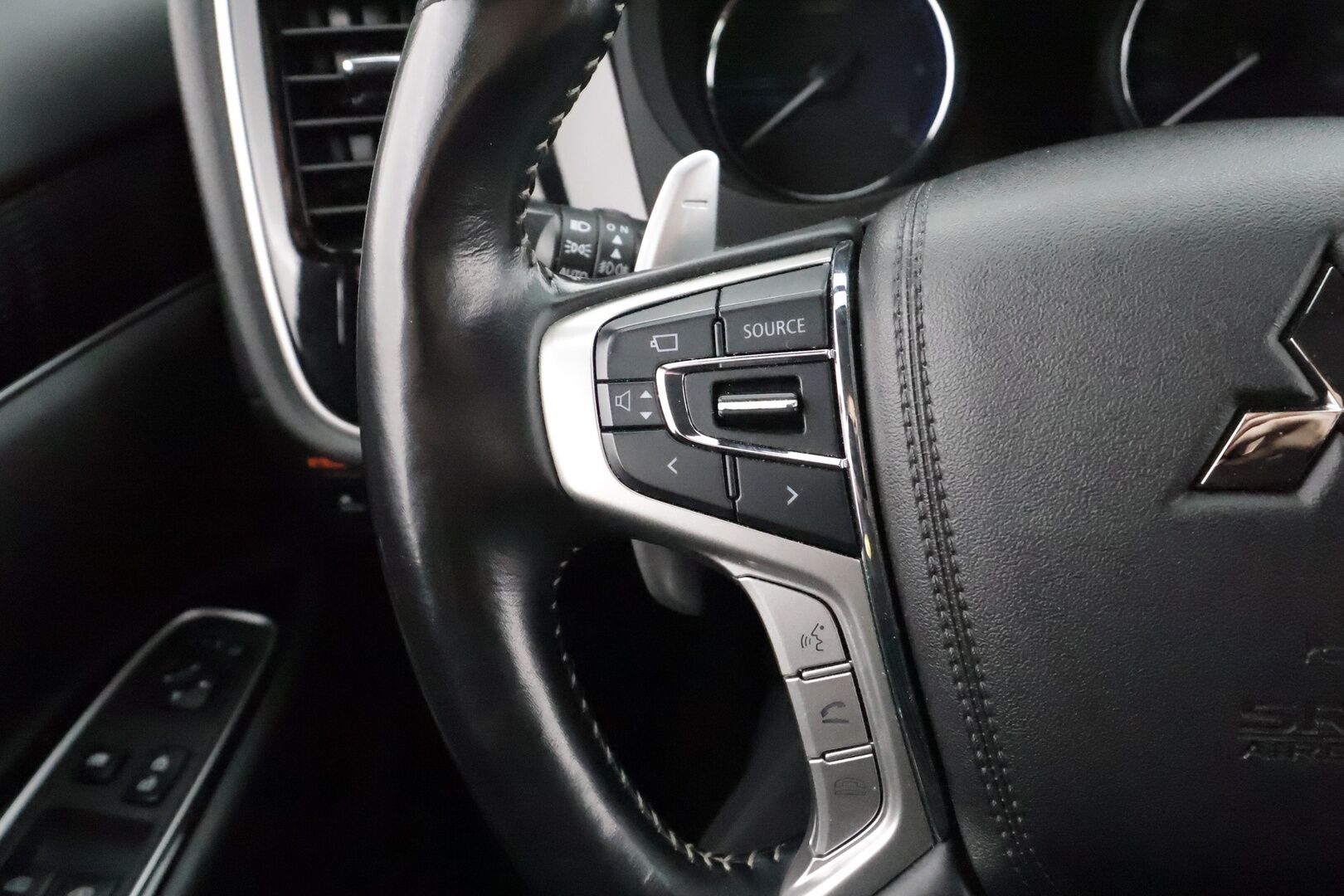 Mitsubishi Outlander PHEV 2021 Business Black 4WD * ACC / Timantti nahat / 360° /  LED /  Kaistavahti / Power Sound System /  Keyless * - 2x Latauskaapelit / Merkkihuollettu / Kahdet renkaat