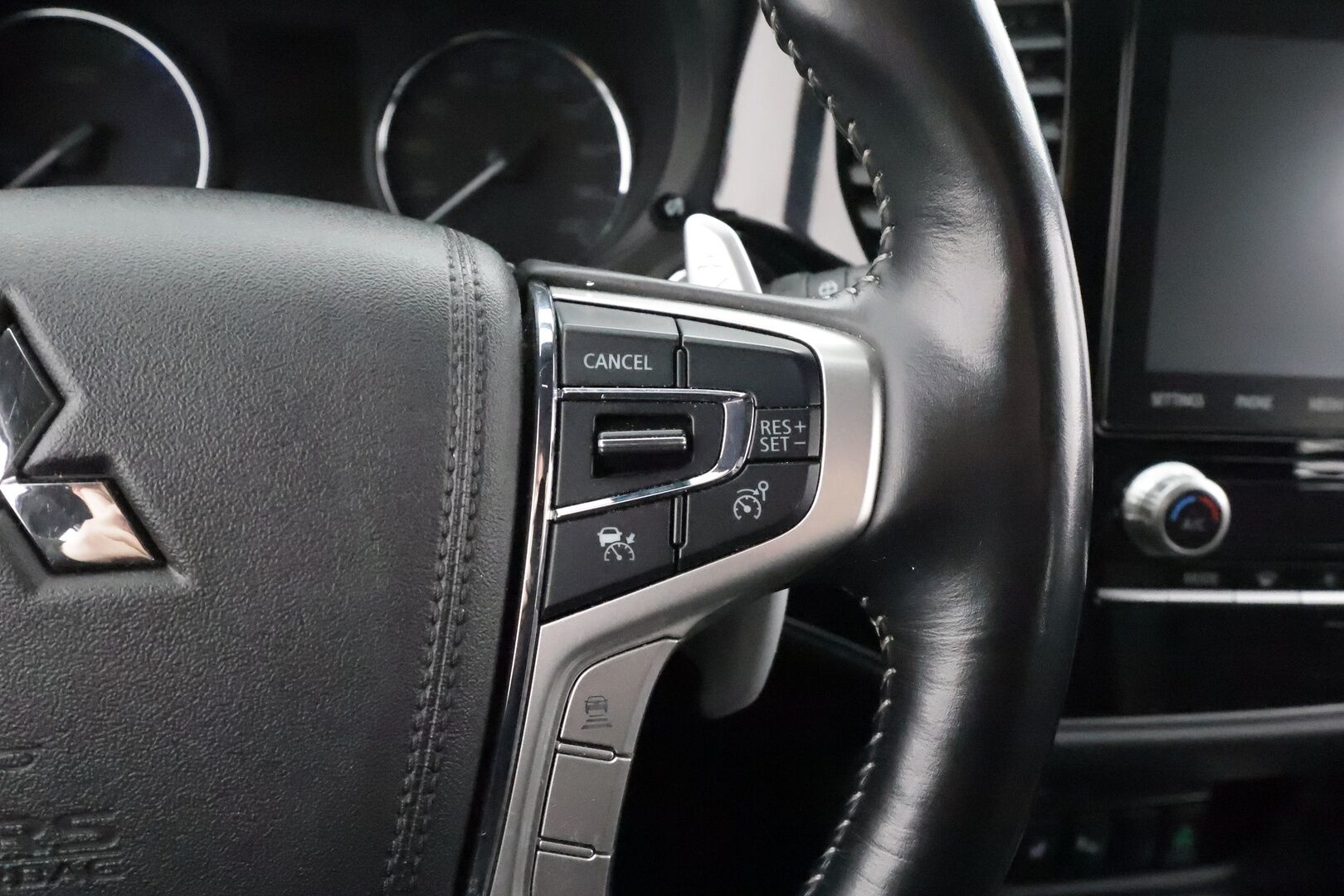 Mitsubishi Outlander PHEV 2021 Business Black 4WD * ACC / Timantti nahat / 360° /  LED /  Kaistavahti / Power Sound System /  Keyless * - 2x Latauskaapelit / Merkkihuollettu / Kahdet renkaat