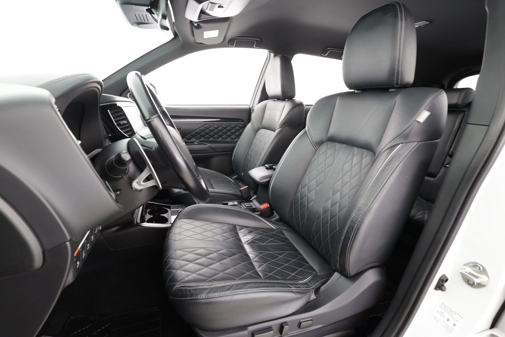 Mitsubishi Outlander PHEV 2021 Business Black 4WD * ACC / Timantti nahat / 360° /  LED /  Kaistavahti / Power Sound System /  Keyless * - 2x Latauskaapelit / Merkkihuollettu / Kahdet renkaat