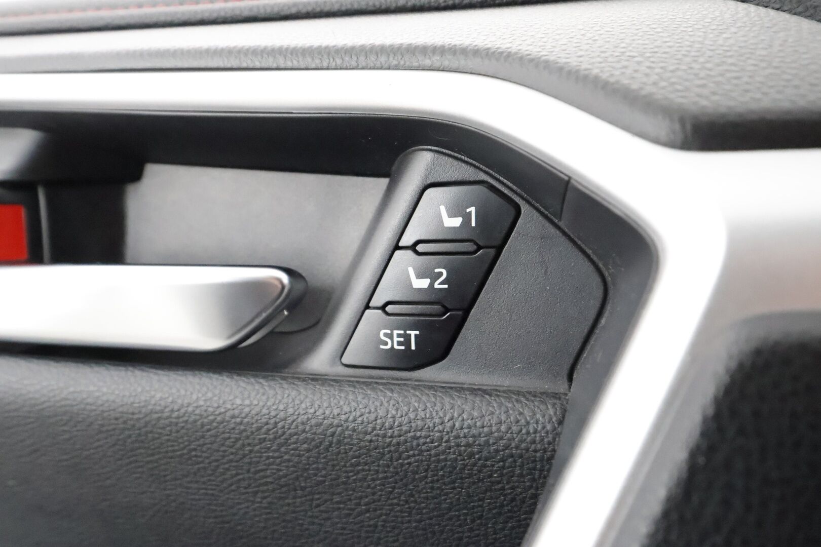 Toyota RAV4 2021 Plug-in hybrid 2,5 AWD-i Premium - | ACC | Koukku | HUD | 360° | JBL | Ilmastoidut sähkönahat | Muistipenkki | Navi | Apple & Android | LTA | BSM | 2x renkaat aluin | 