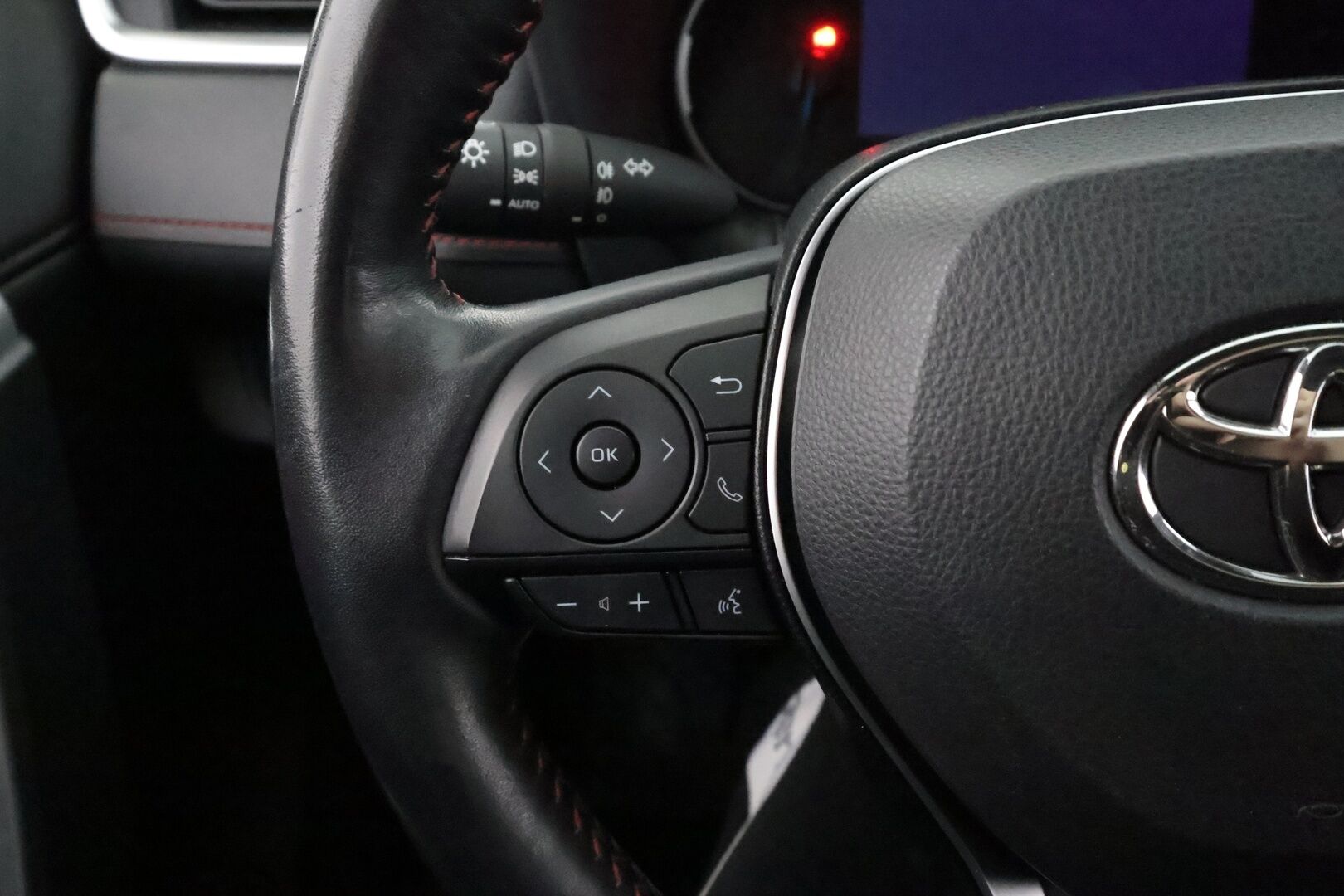 Toyota RAV4 2021 Plug-in hybrid 2,5 AWD-i Premium - | ACC | Koukku | HUD | 360° | JBL | Ilmastoidut sähkönahat | Muistipenkki | Navi | Apple & Android | LTA | BSM | 2x renkaat aluin | 