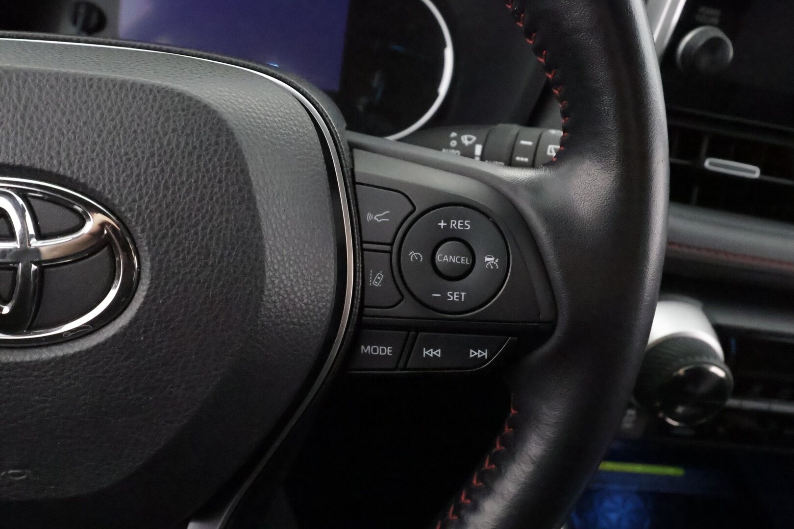 Toyota RAV4 2021 Plug-in hybrid 2,5 AWD-i Premium - | ACC | Koukku | HUD | 360° | JBL | Ilmastoidut sähkönahat | Muistipenkki | Navi | Apple & Android | LTA | BSM | 2x renkaat aluin | 