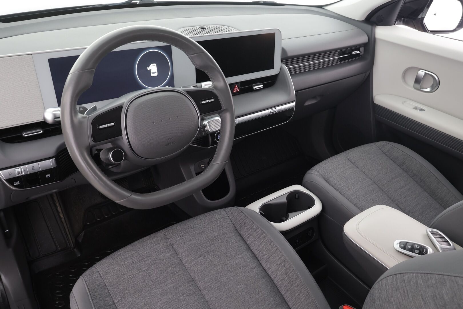 Hyundai IONIQ 5 2022 58 kWh 170hv Dynamic * ACC / P.kamera / ILP / LED / Navi / Ratinlämmitin * - Kahdet renkaat aluvanteilla / Merkkihuollettu