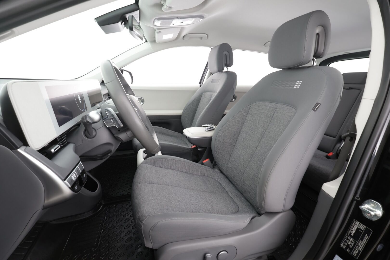 Hyundai IONIQ 5 2022 58 kWh 170hv Dynamic * ACC / P.kamera / ILP / LED / Navi / Ratinlämmitin * - Kahdet renkaat aluvanteilla / Merkkihuollettu