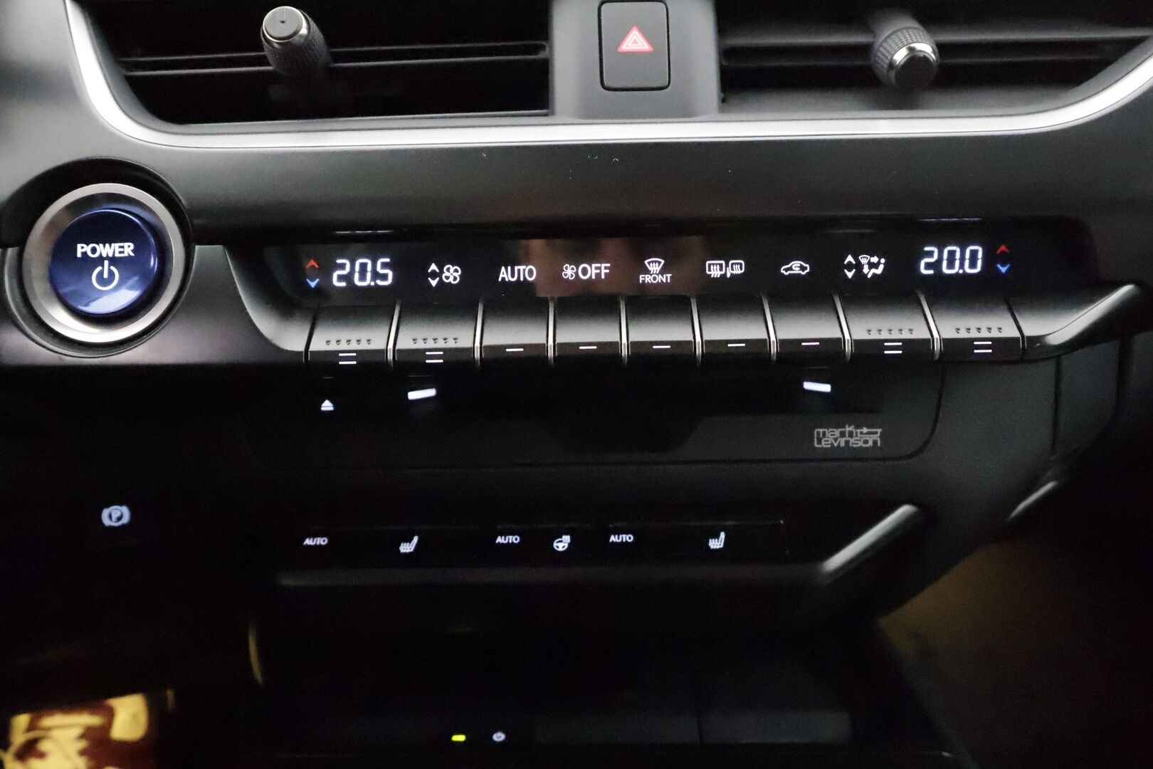 Lexus UX 2019 250h Premium - | ACC | Mark Levinson | Sähkönahat | Navi | LTA | LED | P.kamera | Keyless | Apple & Android | Lämm. ratti | Sähk. takaluukku | 2x renkaat aluin |
