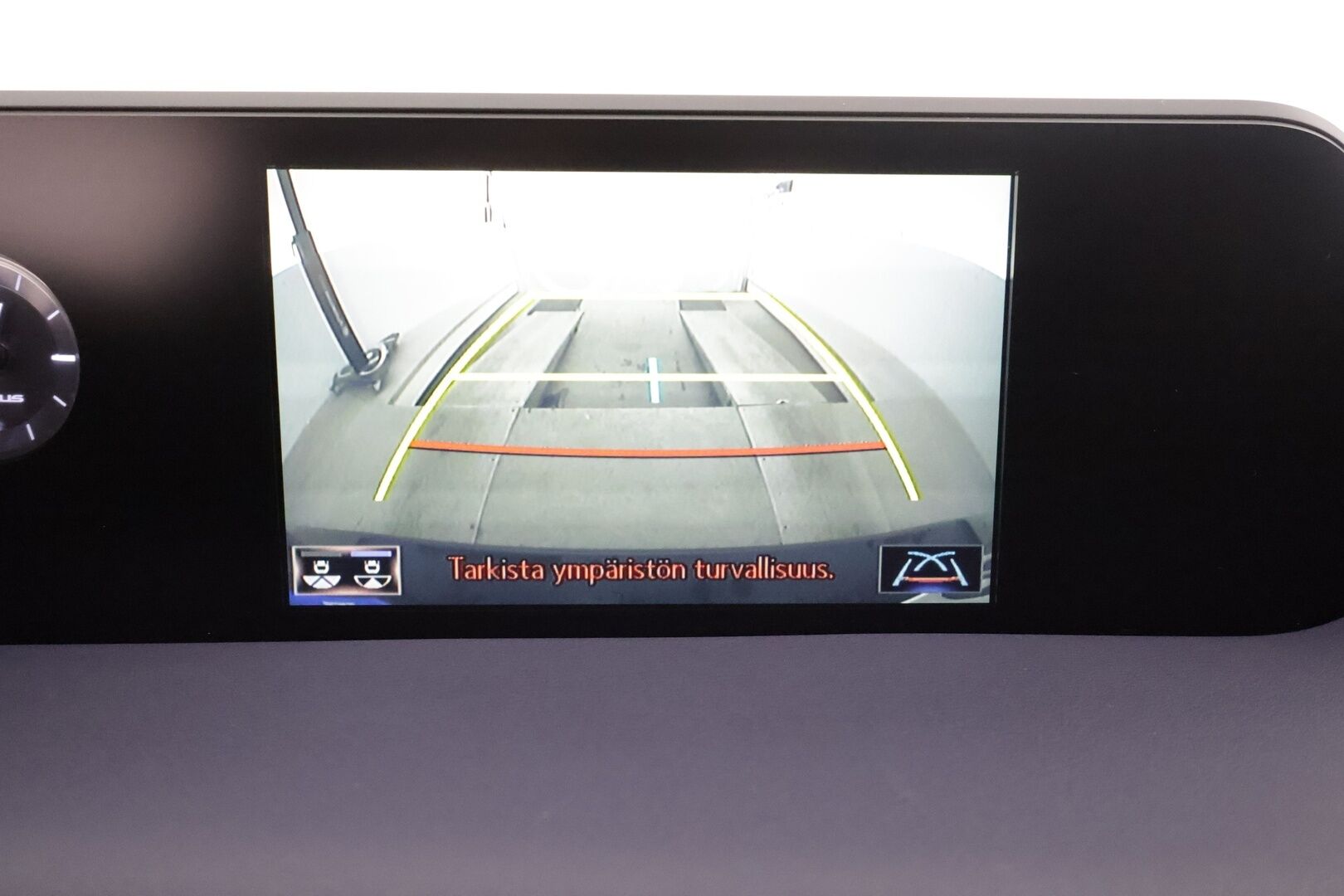 Lexus UX 2019 250h Premium - | ACC | Mark Levinson | Sähkönahat | Navi | LTA | LED | P.kamera | Keyless | Apple & Android | Lämm. ratti | Sähk. takaluukku | 2x renkaat aluin |