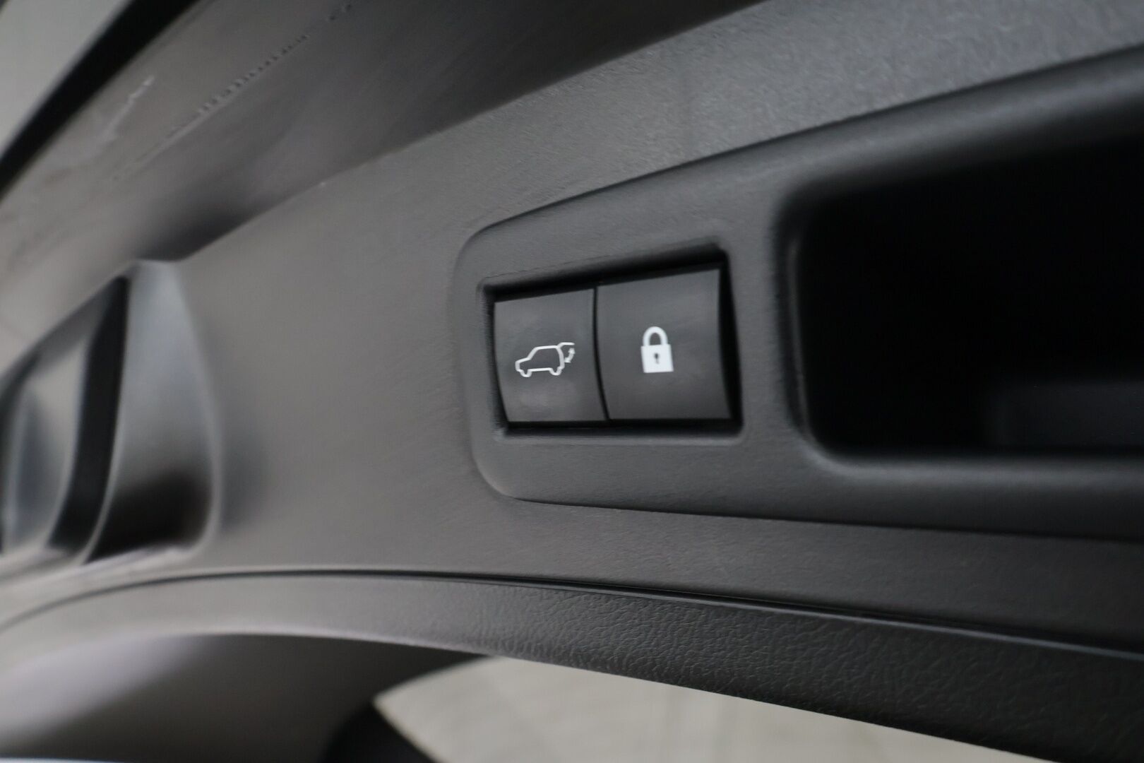 Lexus UX 2019 250h Premium - | ACC | Mark Levinson | Sähkönahat | Navi | LTA | LED | P.kamera | Keyless | Apple & Android | Lämm. ratti | Sähk. takaluukku | 2x renkaat aluin |