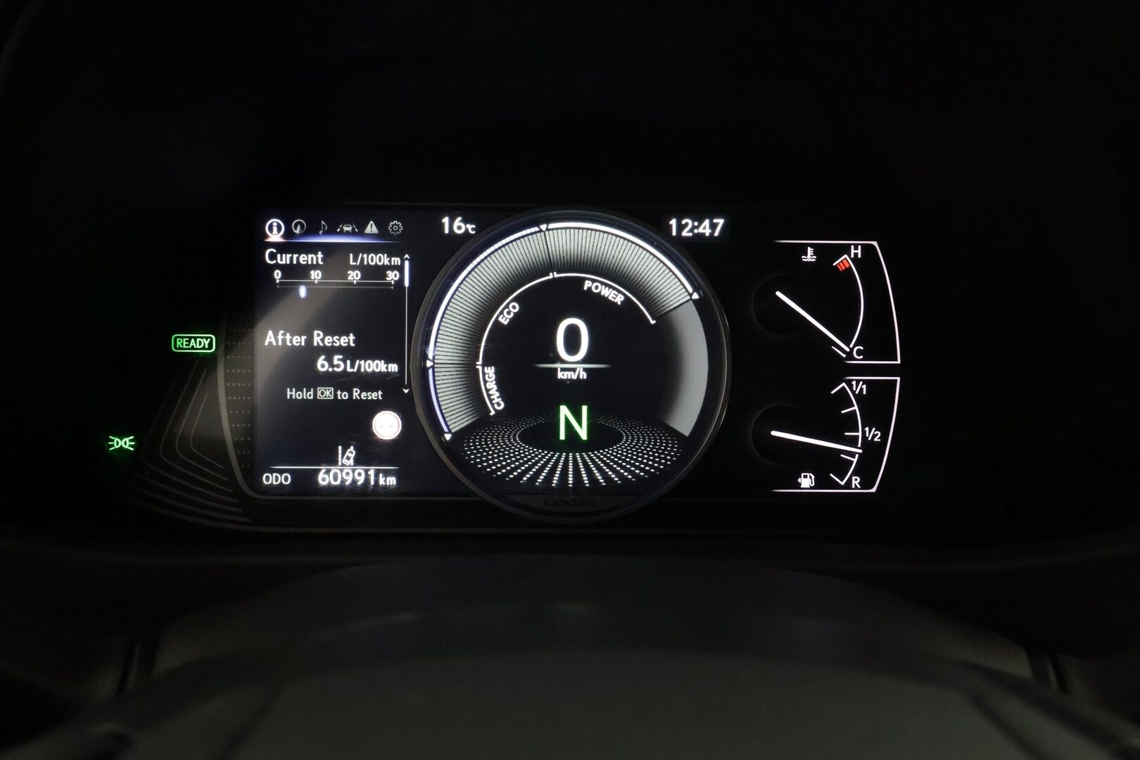 Lexus UX 2019 250h Premium - | ACC | Mark Levinson | Sähkönahat | Navi | LTA | LED | P.kamera | Keyless | Apple & Android | Lämm. ratti | Sähk. takaluukku | 2x renkaat aluin |