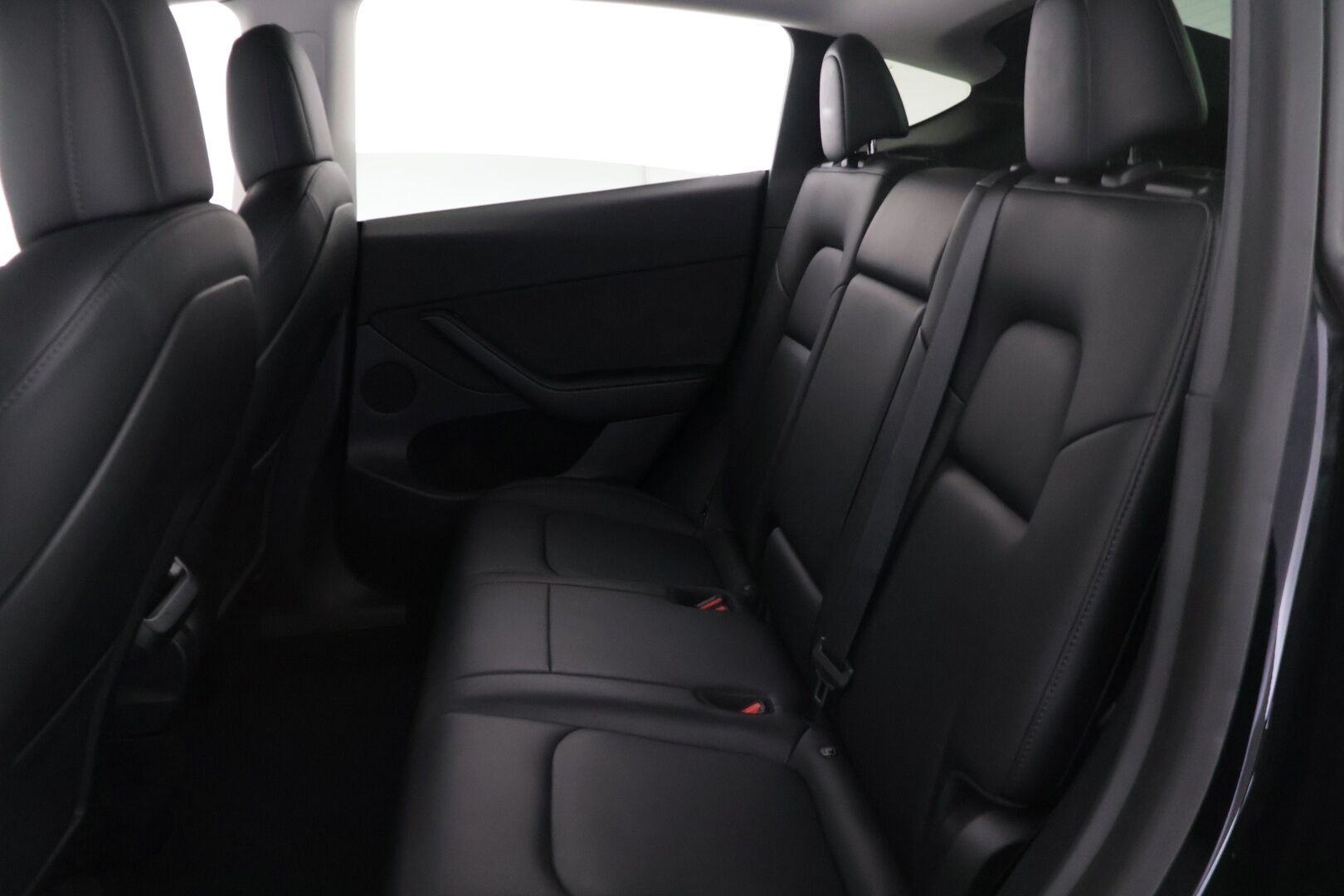 Tesla Model Y 2021 Long Range AWD ** Juuri tullut! / EAP / 2x Tesla vanteet / Vetokoukku / Premium Sound / Upea kokonaisuus! / ACC ** - Akkutestattu, puhtaalla CarVertical raportilla, vetokoukulla, siistillä yksityiskohdilla sekä kaksilla hyvillä renkailla missä Teslan omat aluvanteet!