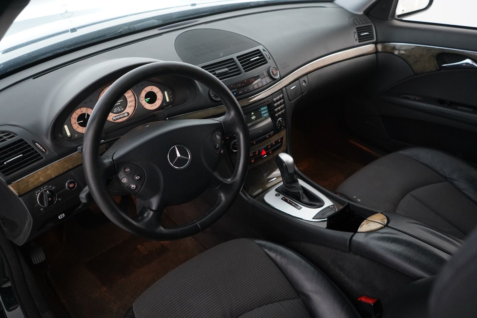 Mercedes-Benz E 2004 E 320 CDI Avantgarde *H&K / Tutkat / Lohko / Koukku* - Myydään huutokaupat.comissa / Seuraava katsastus 3/2026 / Kahdet Mersun vanteet