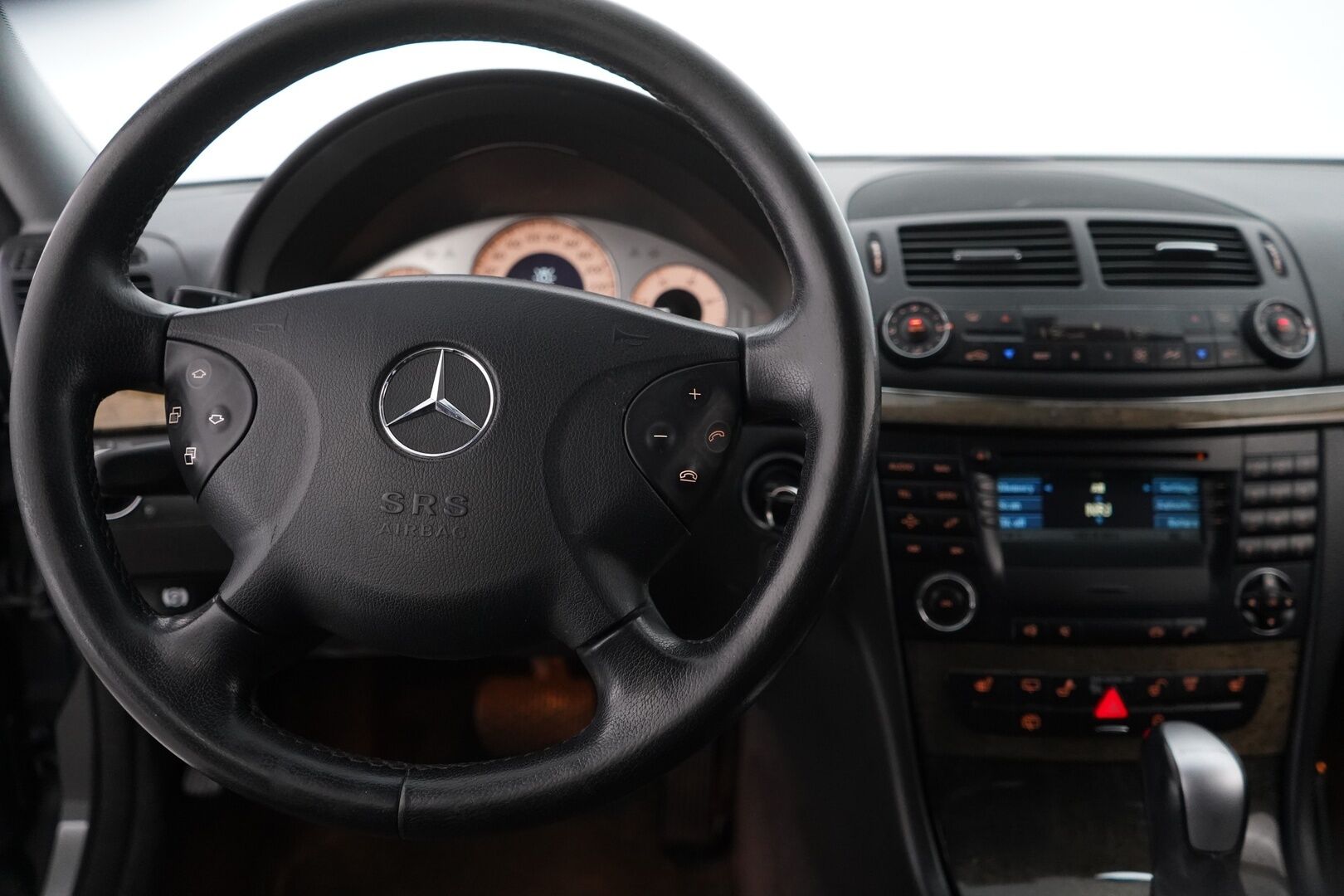Mercedes-Benz E 2004 E 320 CDI Avantgarde *H&K / Tutkat / Lohko / Koukku* - Myydään huutokaupat.comissa / Seuraava katsastus 3/2026 / Kahdet Mersun vanteet