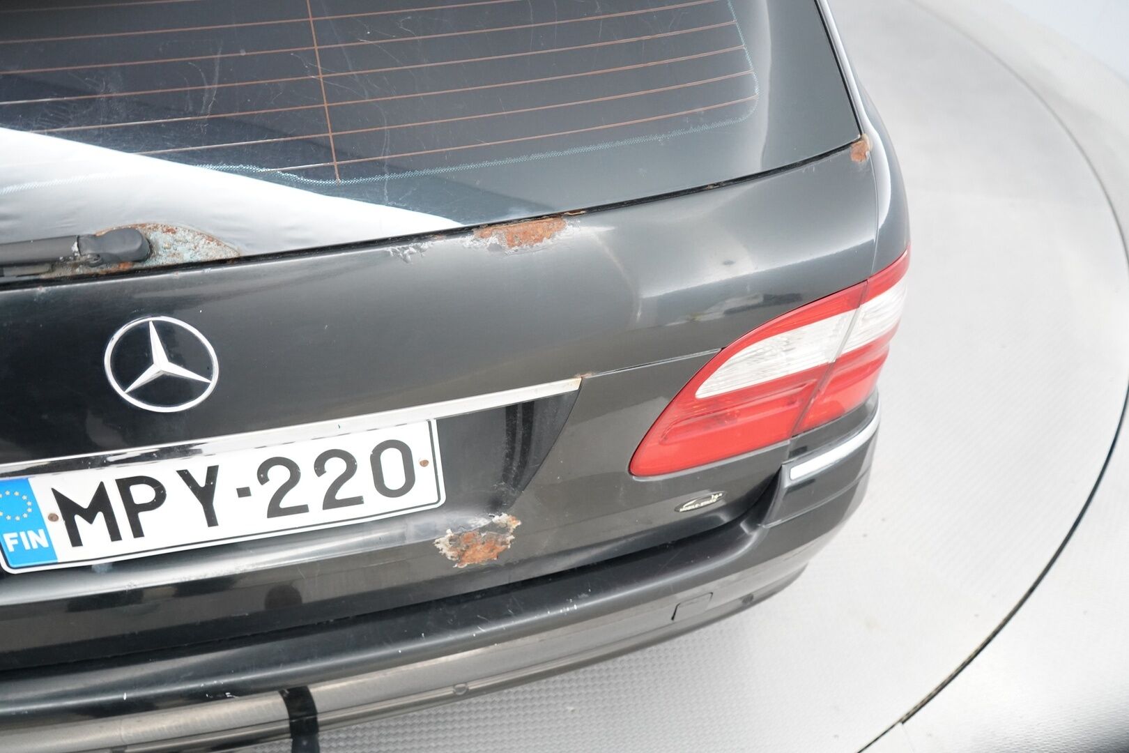 Mercedes-Benz E 2004 E 320 CDI Avantgarde *H&K / Tutkat / Lohko / Koukku* - Myydään huutokaupat.comissa / Seuraava katsastus 3/2026 / Kahdet Mersun vanteet