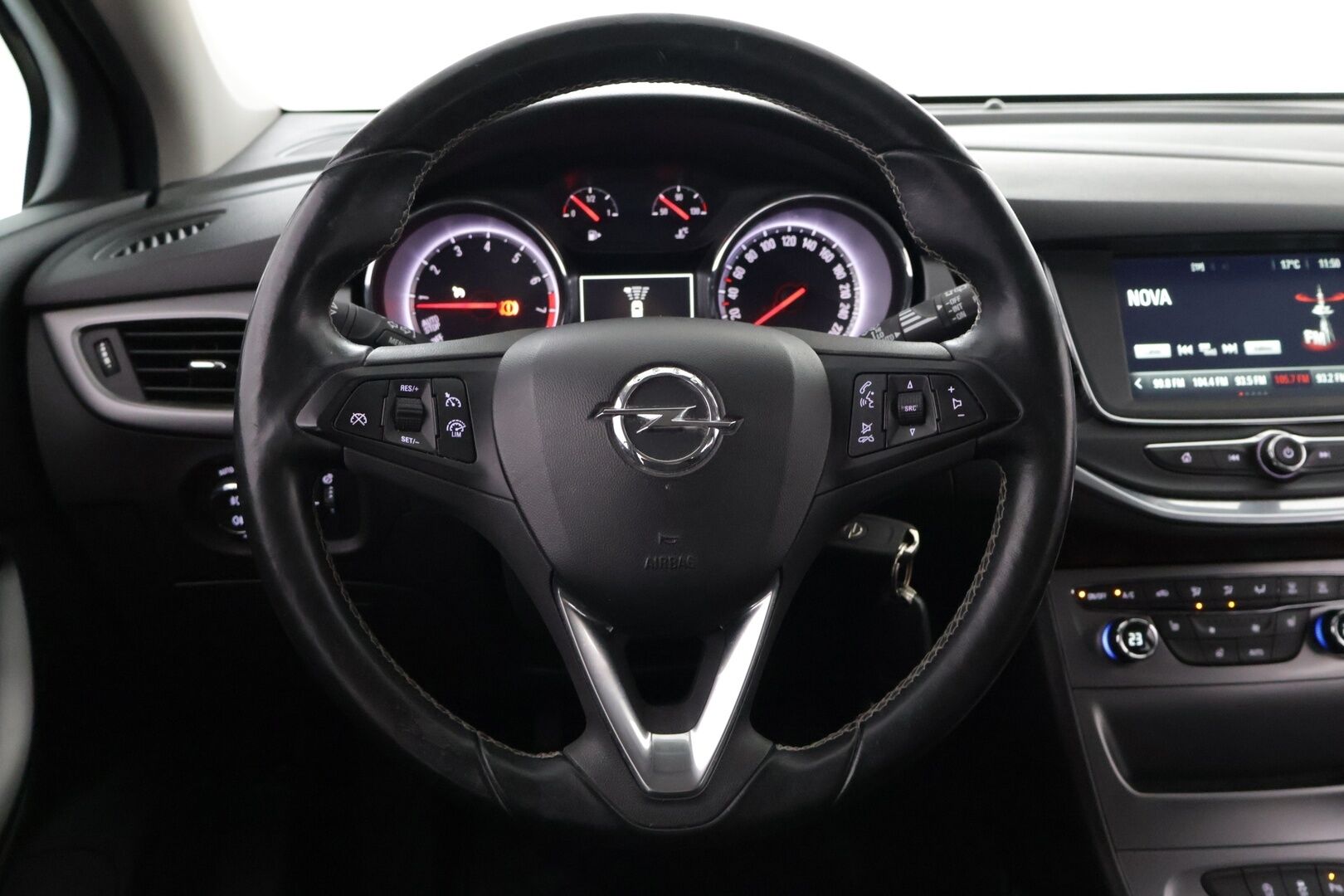 Opel Astra 2016 5-ov Enjoy 1,4 Turbo ecoFLEX Start/Stop 92kW MT6 - Vakionopeudensäädin | Pysäköintitutkat eteen ja taakse | Lämmitettävä ohjauspyörä | Lohko| 2x renkaat vanteilla | Suomi-auto | Huoltokirja viim 7/26