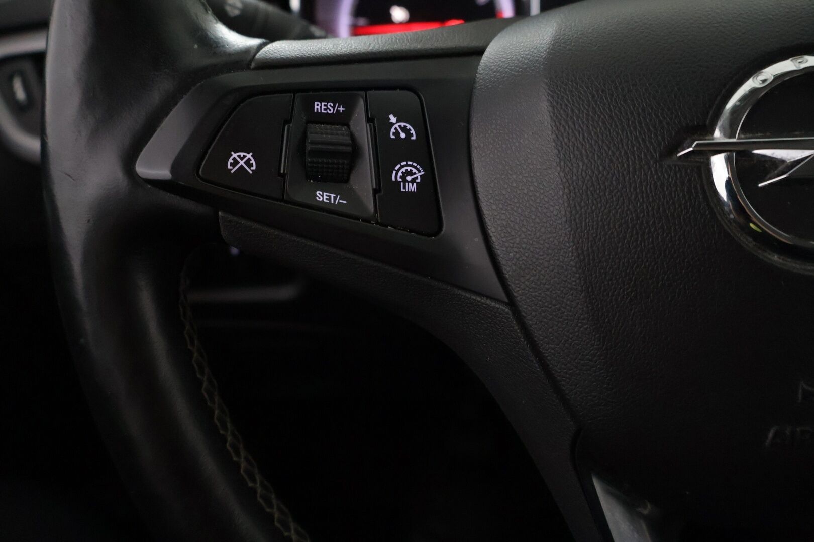 Opel Astra 2016 5-ov Enjoy 1,4 Turbo ecoFLEX Start/Stop 92kW MT6 - Vakionopeudensäädin | Pysäköintitutkat eteen ja taakse | Lämmitettävä ohjauspyörä | Lohko| 2x renkaat vanteilla | Suomi-auto | Huoltokirja viim 7/26
