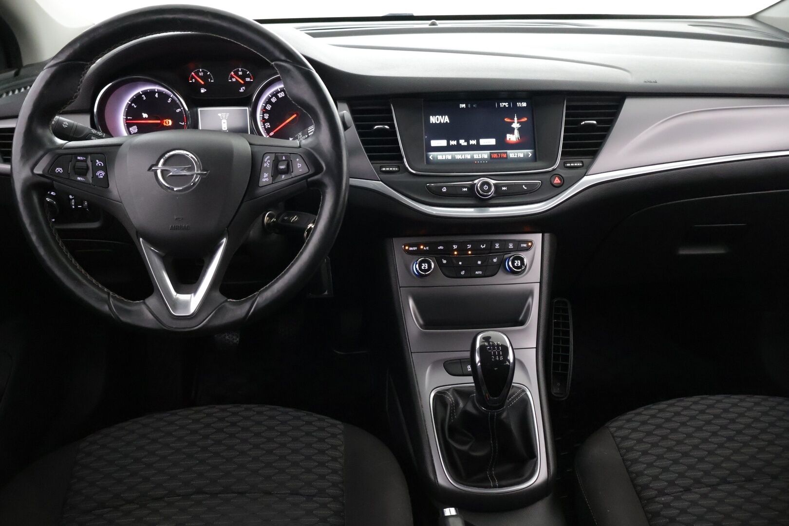 Opel Astra 2016 5-ov Enjoy 1,4 Turbo ecoFLEX Start/Stop 92kW MT6 - Vakionopeudensäädin | Pysäköintitutkat eteen ja taakse | Lämmitettävä ohjauspyörä | Lohko| 2x renkaat vanteilla | Suomi-auto | Huoltokirja viim 7/26