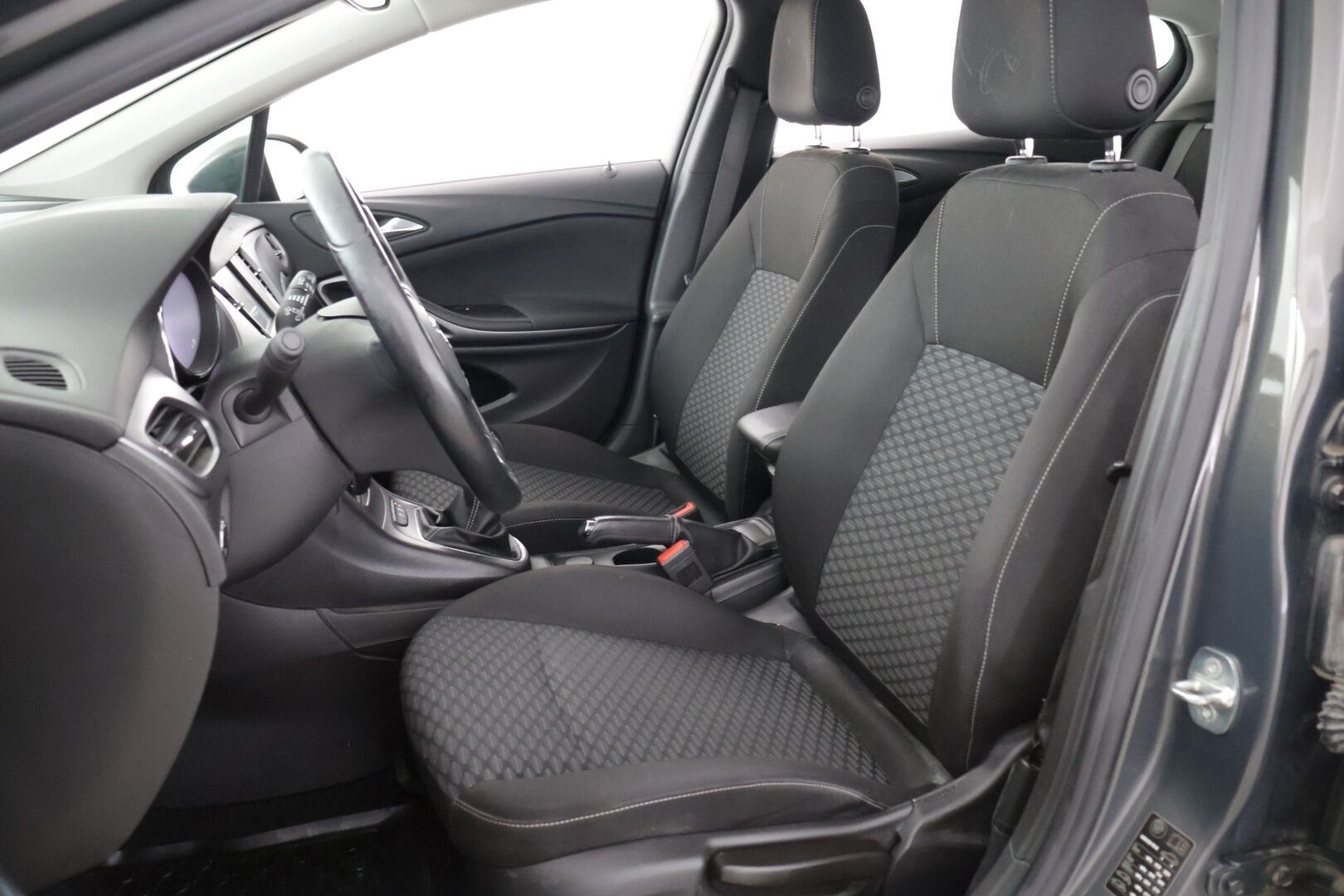 Opel Astra 2016 5-ov Enjoy 1,4 Turbo ecoFLEX Start/Stop 92kW MT6 - Vakionopeudensäädin | Pysäköintitutkat eteen ja taakse | Lämmitettävä ohjauspyörä | Lohko| 2x renkaat vanteilla | Suomi-auto | Huoltokirja viim 7/26