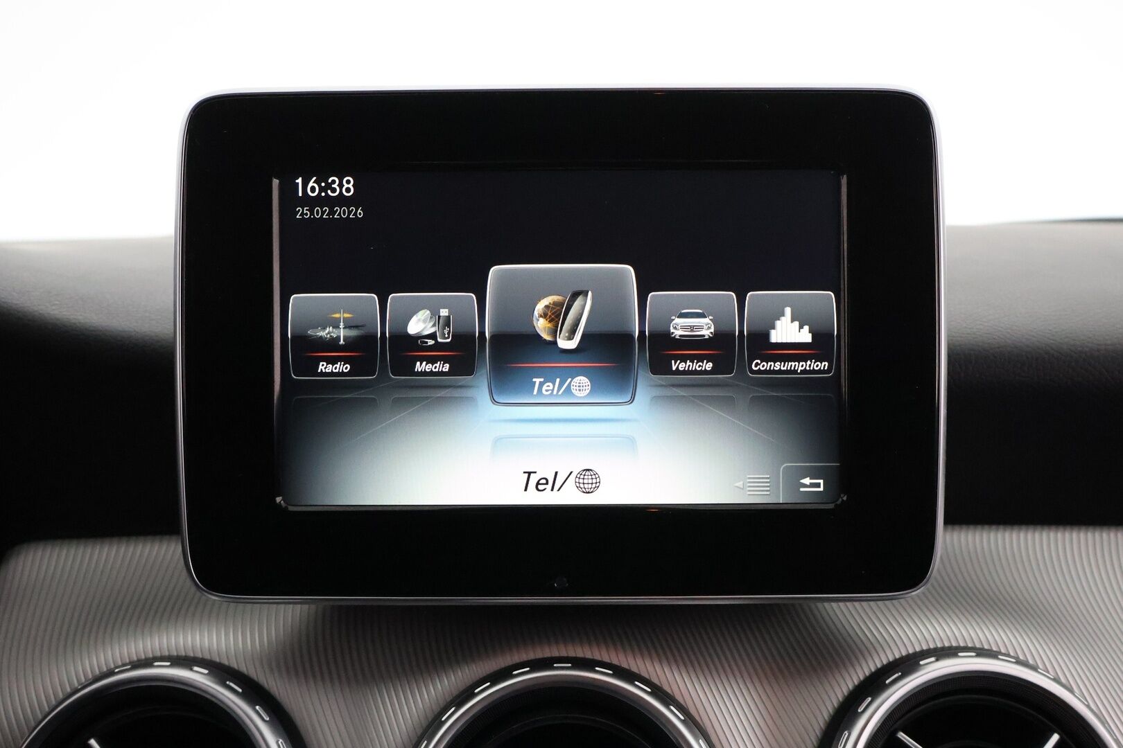 Mercedes-Benz GLA 2016 180 A / Sporttipenkit / Peruutuskamera /  Sähköinen takaluukku / BI-Xenon / Koukku - Suomi- Auto / Juuri huollettu!