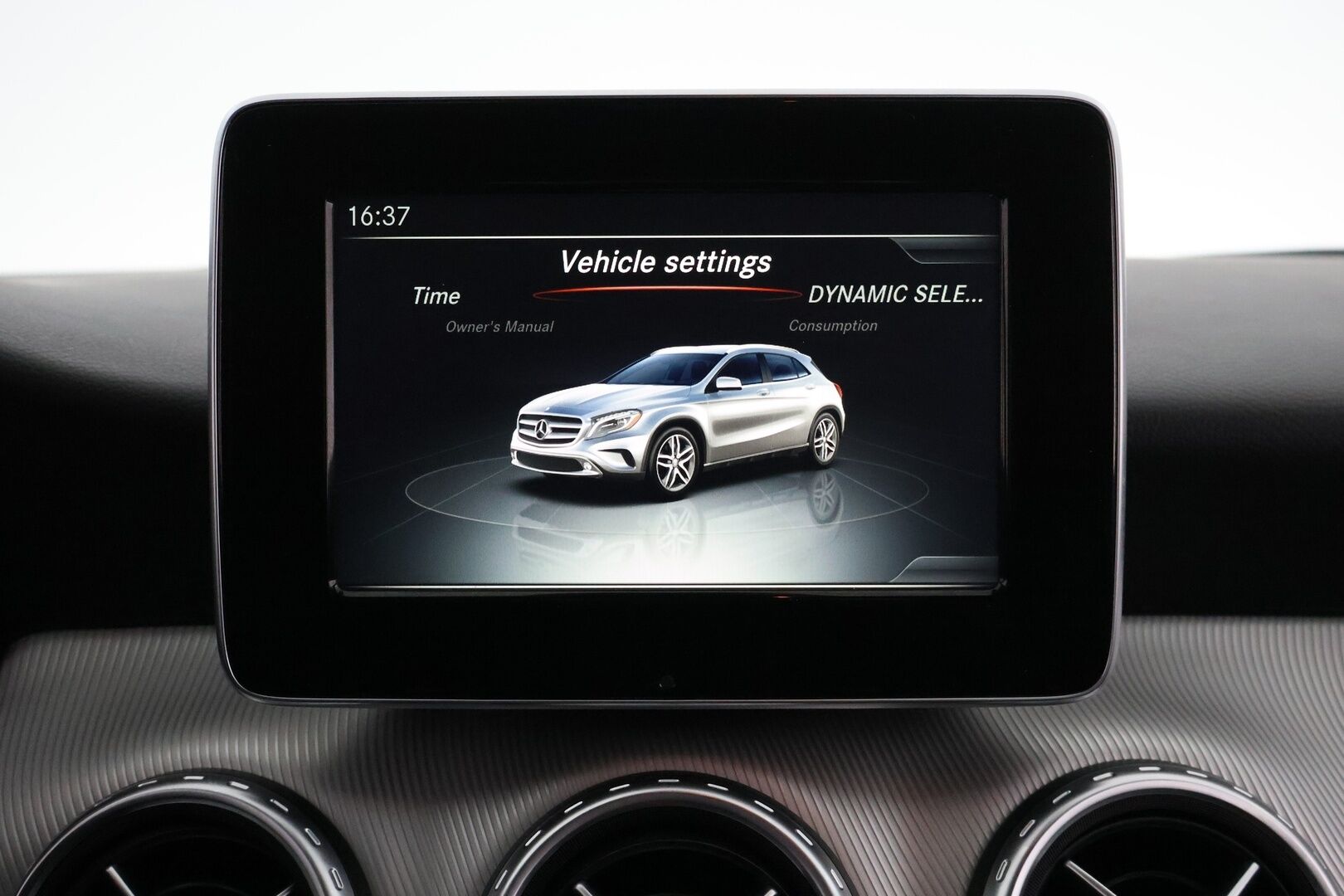 Mercedes-Benz GLA 2016 180 A / Sporttipenkit / Peruutuskamera /  Sähköinen takaluukku / BI-Xenon / Koukku - Suomi- Auto / Juuri huollettu!