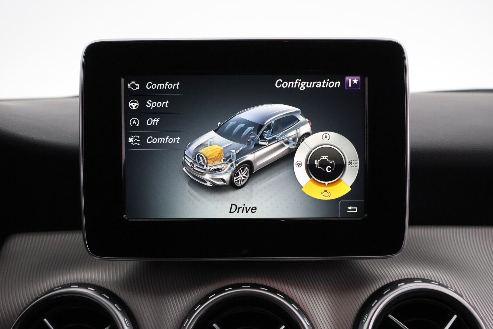 Mercedes-Benz GLA 2016 180 A / Sporttipenkit / Peruutuskamera /  Sähköinen takaluukku / BI-Xenon / Koukku - Suomi- Auto / Juuri huollettu!