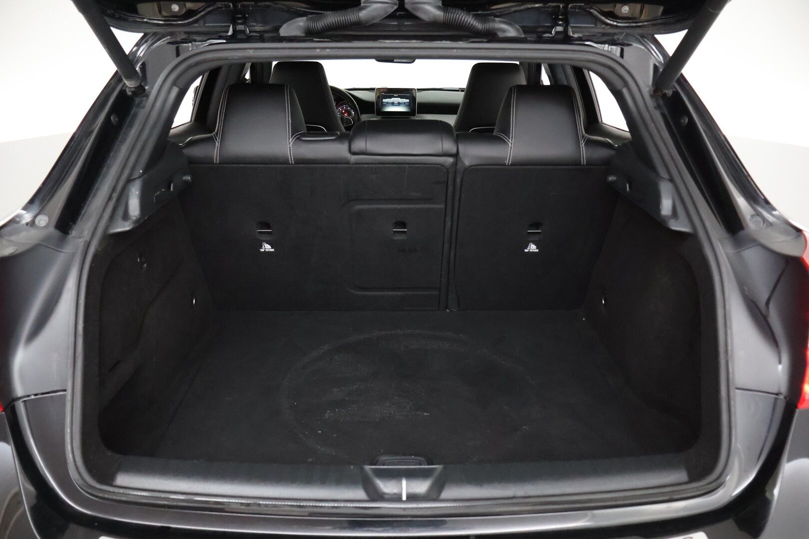 Mercedes-Benz GLA 2016 180 A / Sporttipenkit / Peruutuskamera /  Sähköinen takaluukku / BI-Xenon / Koukku - Suomi- Auto / Juuri huollettu!