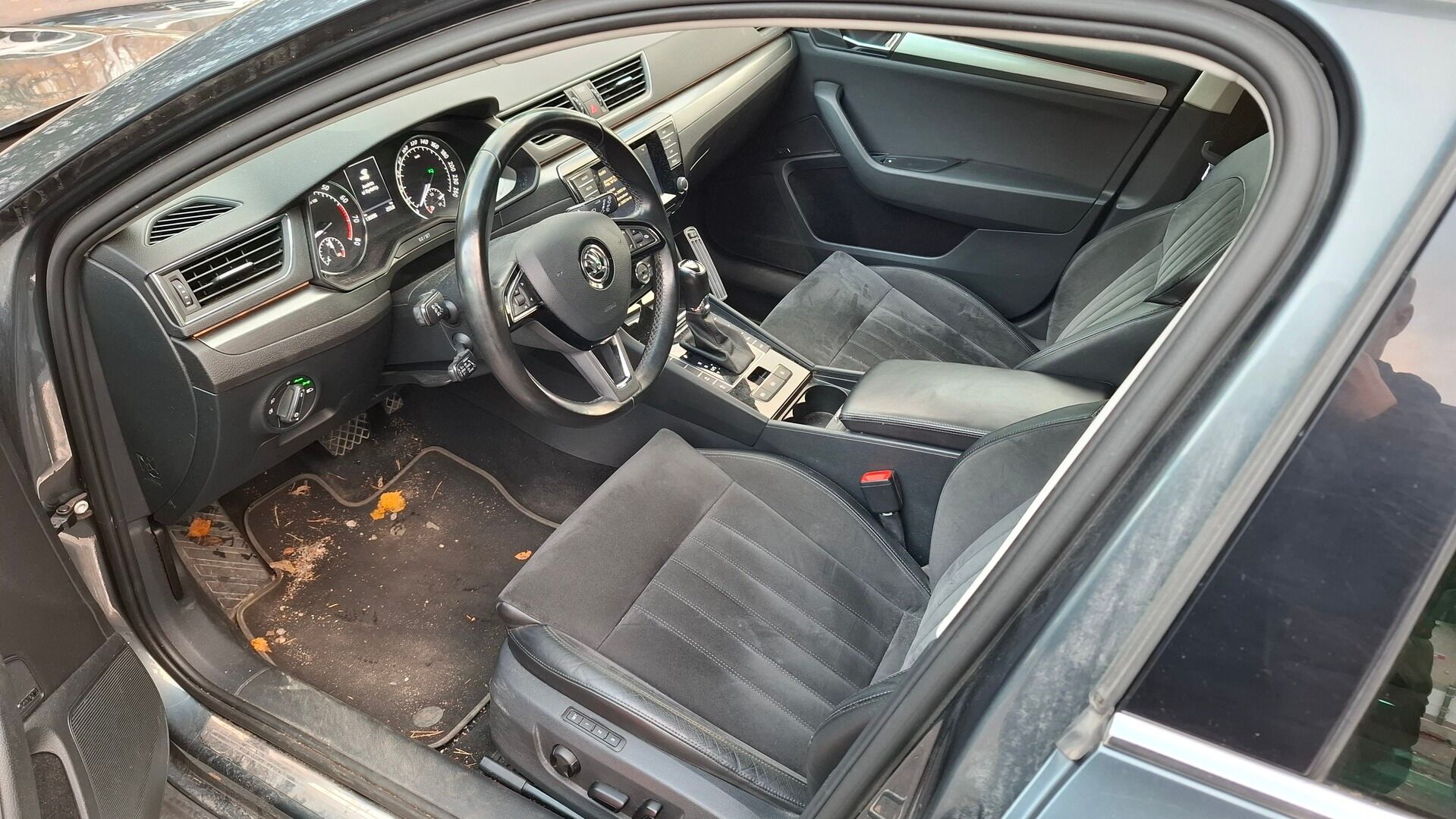 Skoda Superb 2016 Combi 1,8 TSI Style DSG / ACC / Muistipenkki / Canton / Lohko + sisätila / Vetokoukku / Sähköluukku / Alcantara - Matkalla Turun myymälään!