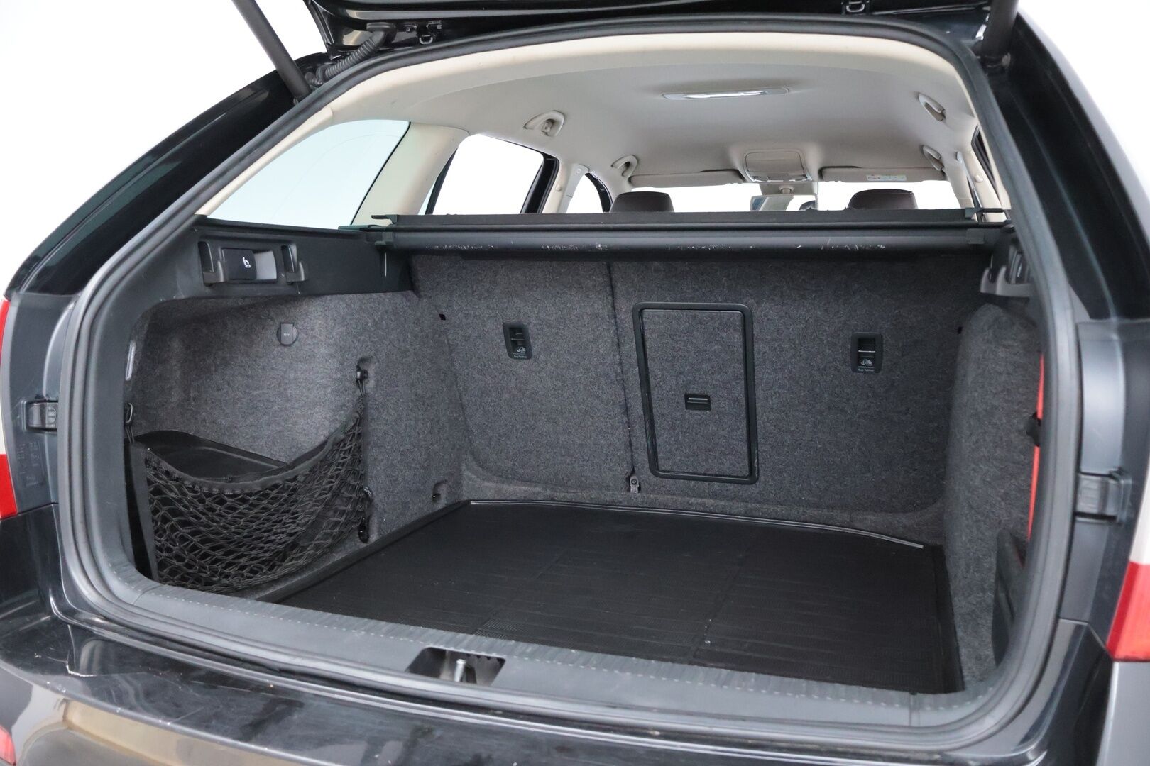 Skoda Octavia 2016 Combi 2,0 TDI 184 4x4 L&K DSG Autom. - YritysOutlet - Myydään vain yrityksille - – Tämä auto myydään YritysOutlet -valikoimasta vain yritykselle