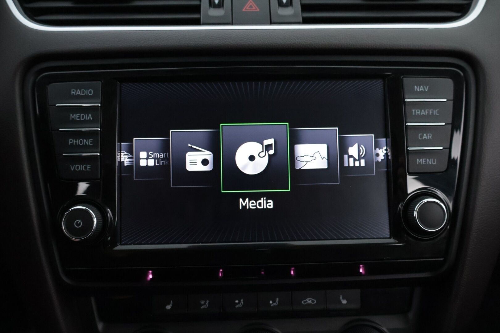 Skoda Octavia 2016 Combi 2,0 TDI 184 4x4 L&K DSG Autom. - YritysOutlet - Myydään vain yrityksille - – Tämä auto myydään YritysOutlet -valikoimasta vain yritykselle