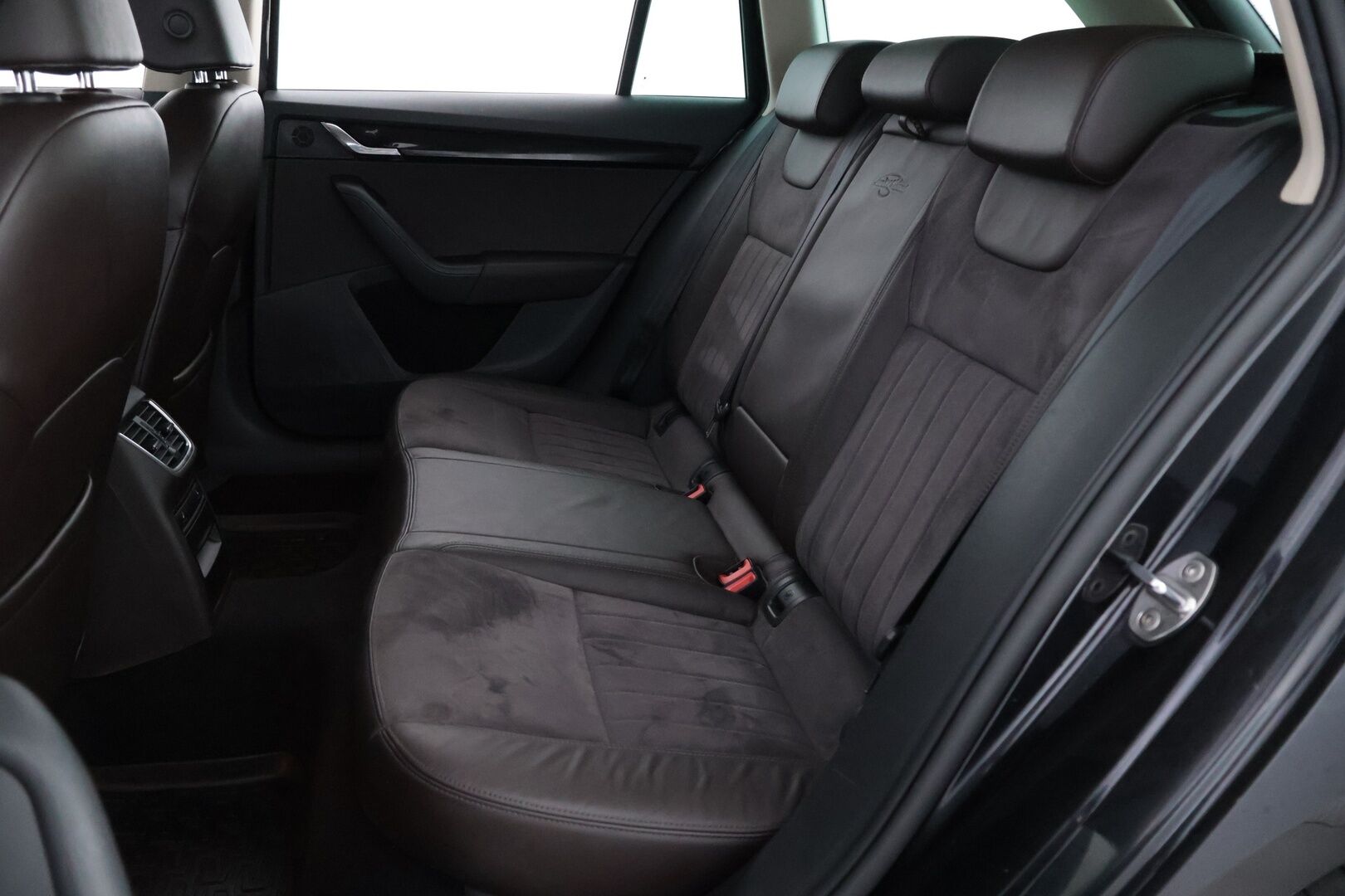 Skoda Octavia 2016 Combi 2,0 TDI 184 4x4 L&K DSG Autom. - YritysOutlet - Myydään vain yrityksille - – Tämä auto myydään YritysOutlet -valikoimasta vain yritykselle