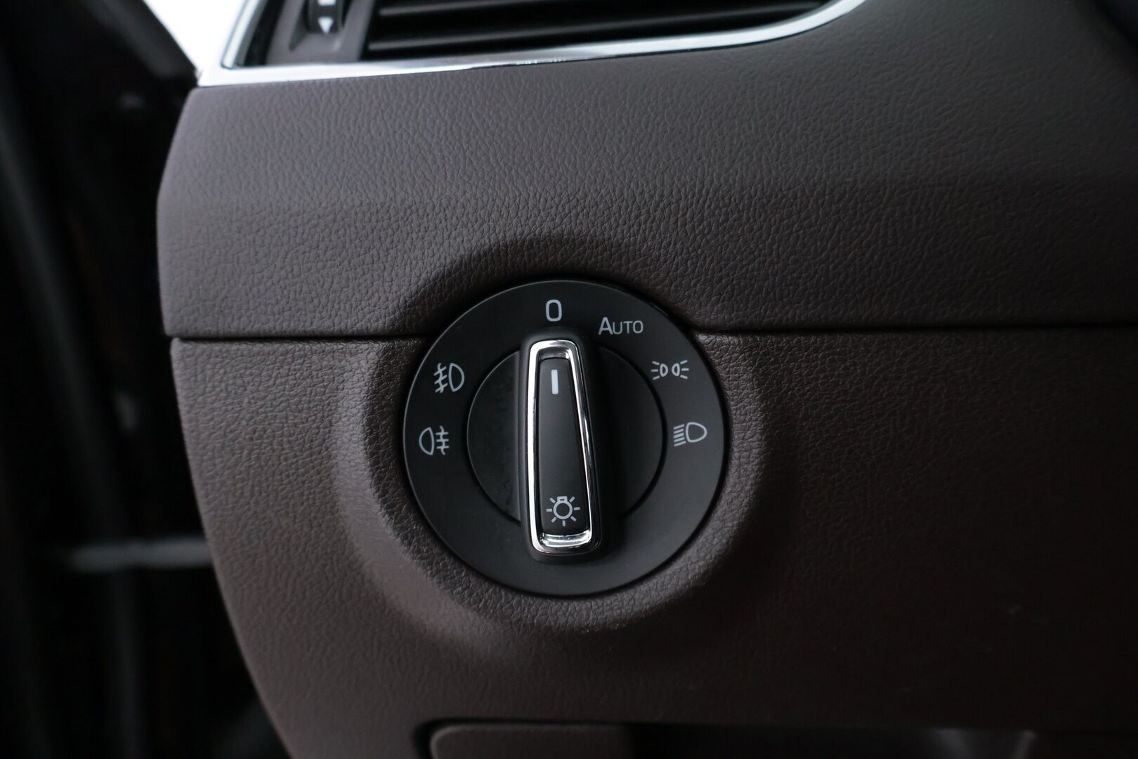 Skoda Octavia 2016 Combi 2,0 TDI 184 4x4 L&K DSG Autom. - YritysOutlet - Myydään vain yrityksille - – Tämä auto myydään YritysOutlet -valikoimasta vain yritykselle