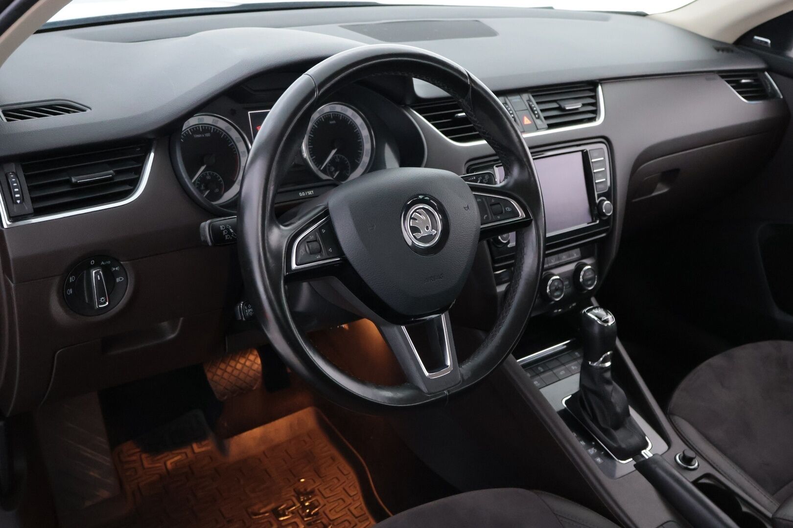 Skoda Octavia 2016 Combi 2,0 TDI 184 4x4 L&K DSG Autom. - YritysOutlet - Myydään vain yrityksille - – Tämä auto myydään YritysOutlet -valikoimasta vain yritykselle