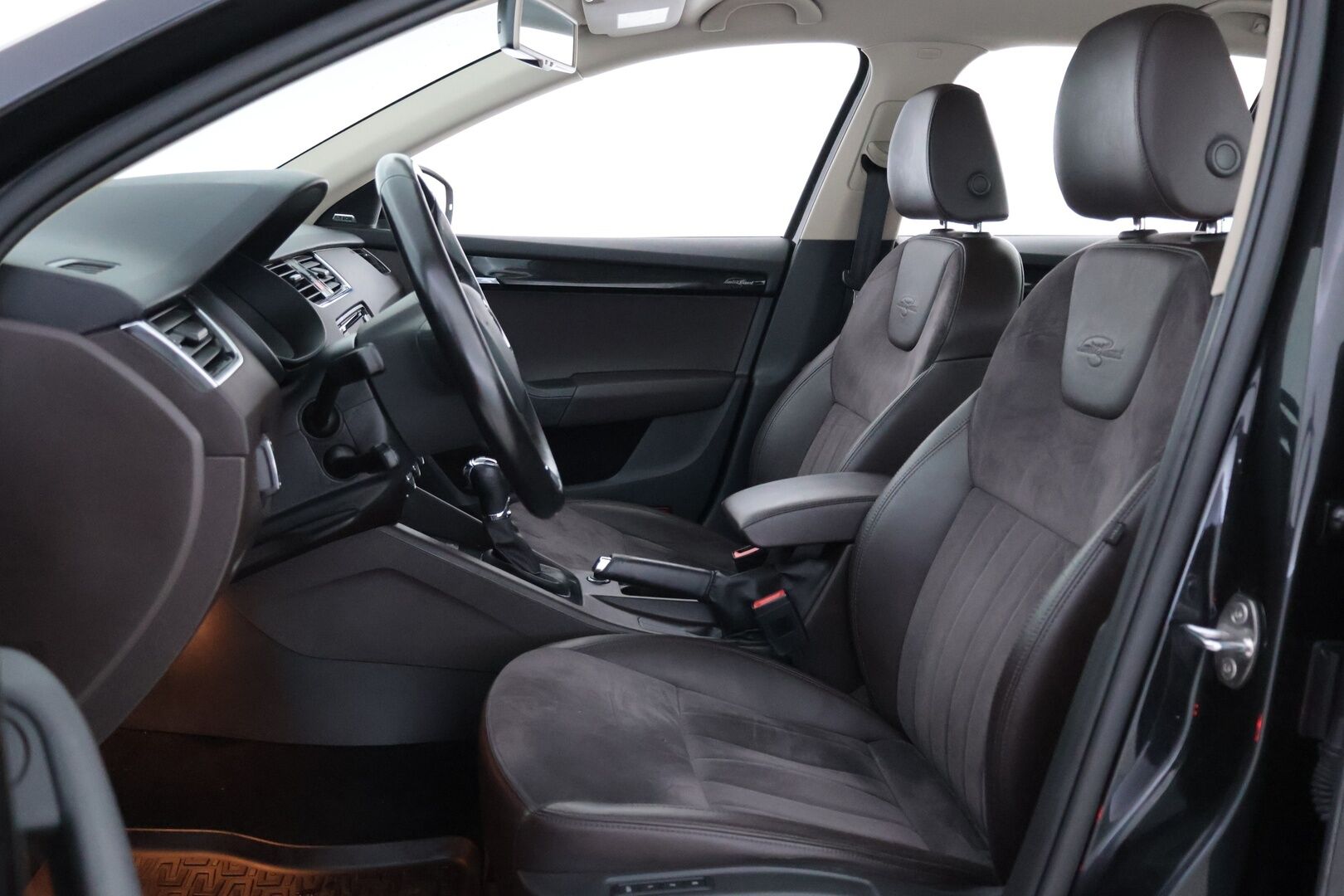 Skoda Octavia 2016 Combi 2,0 TDI 184 4x4 L&K DSG Autom. - YritysOutlet - Myydään vain yrityksille - – Tämä auto myydään YritysOutlet -valikoimasta vain yritykselle