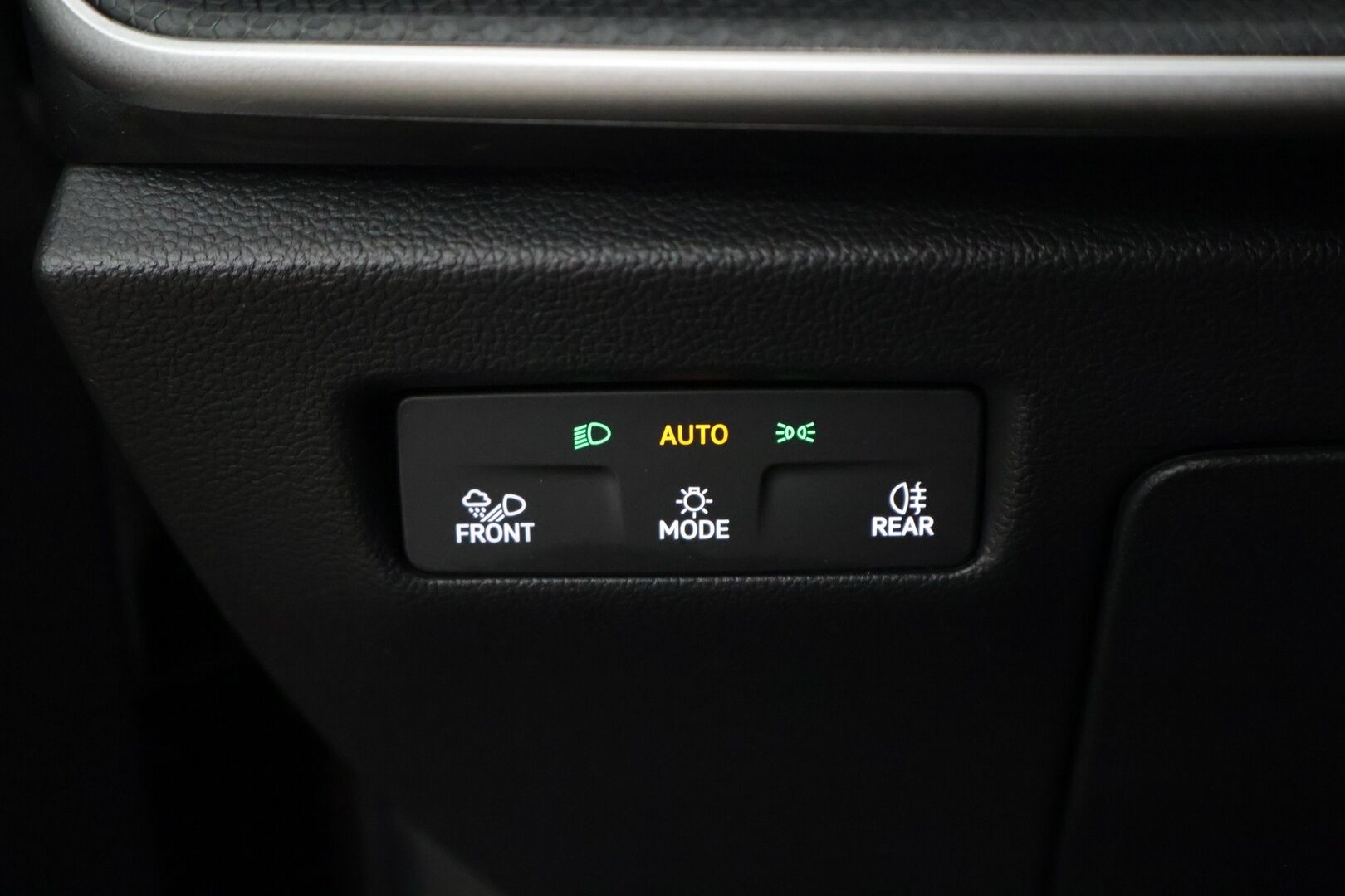 Skoda Superb 2024 Combi 1.5 TSI eTEC Style DSG - 1.OM Suomi-Auto | Panorama | Canton | Sähk. takaluukku | Sporttipenkit | Webasto | Kahdet renkaat ja vanteet | Merkkihuollettu 