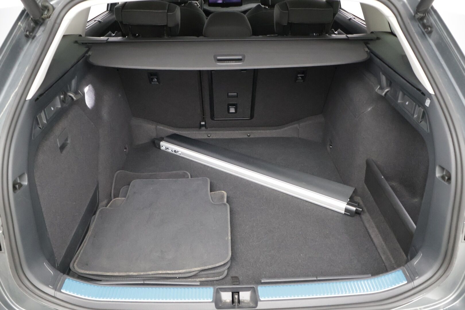 Skoda Superb 2024 Combi 1.5 TSI eTEC Style DSG ** Webasto / Panorama / Canton / Sähk. takaluukku / Sporttipenkit** - Kahdet renkaat vanteineen! / 1-Omisteinen / merkkihuollettu! / Suomi-Auto - HULLUT AVAJAISHULINAT KORKOTARJOUS 3,29 %