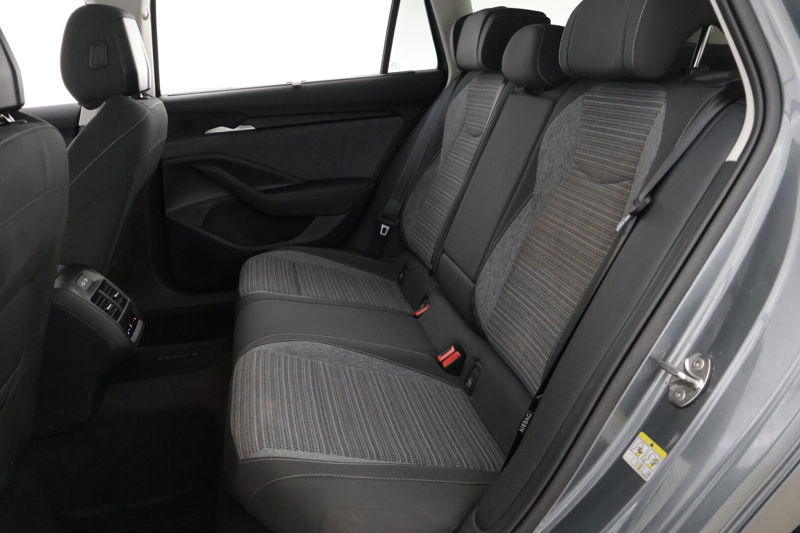Skoda Superb 2024 Combi 1.5 TSI eTEC Style DSG - 1.OM Suomi-Auto | Panorama | Canton | Sähk. takaluukku | Sporttipenkit | Webasto | Kahdet renkaat ja vanteet | Merkkihuollettu 