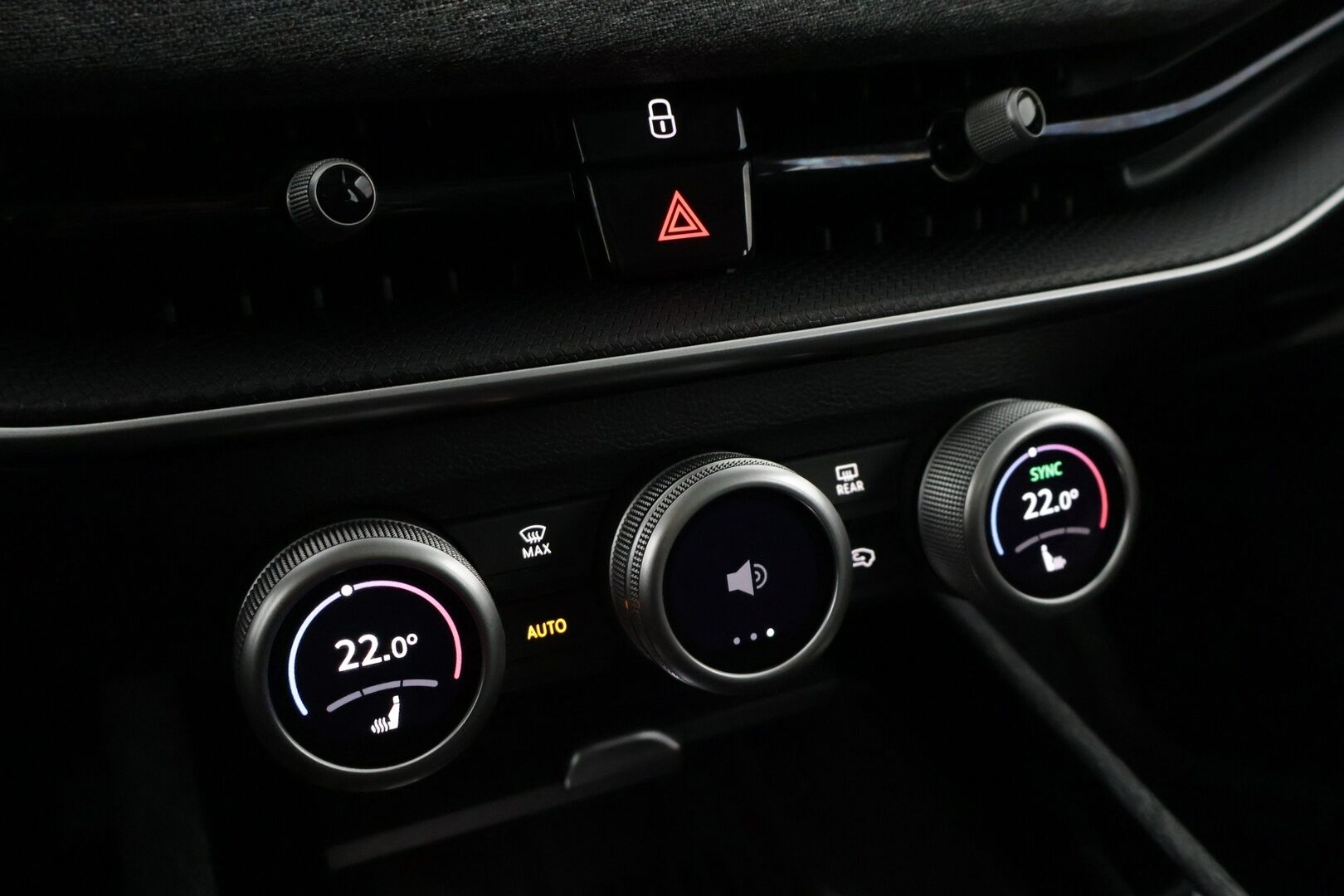 Skoda Superb 2024 Combi 1.5 TSI eTEC Style DSG ** Webasto / Panorama / Canton / Sähk. takaluukku / Sporttipenkit** - Kahdet renkaat vanteineen! / 1-Omisteinen / merkkihuollettu! / Suomi-Auto - HULLUT AVAJAISHULINAT KORKOTARJOUS 3,29 %