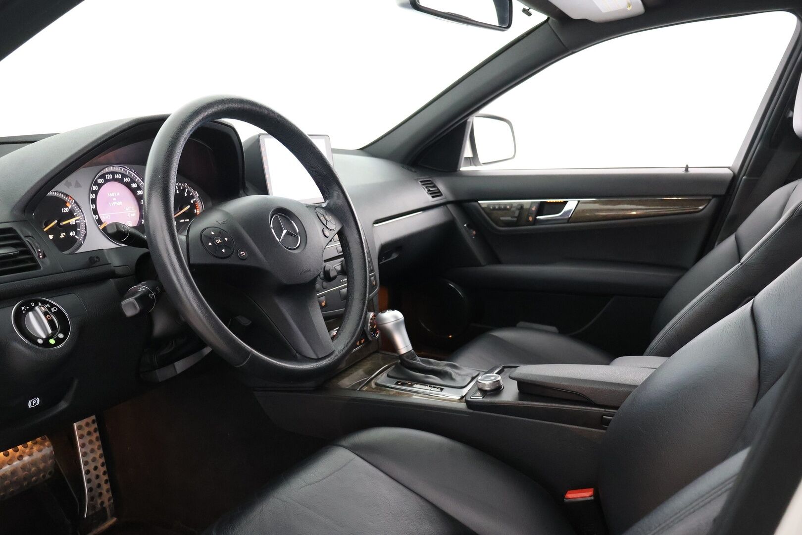 Mercedes-Benz C 2007 230 A AMG - AMG sisä- ja ulkopaketti | Vakkari | P. Tutkat | BI-Xenon | Muistipenkit | Siisti kuntoinen! 