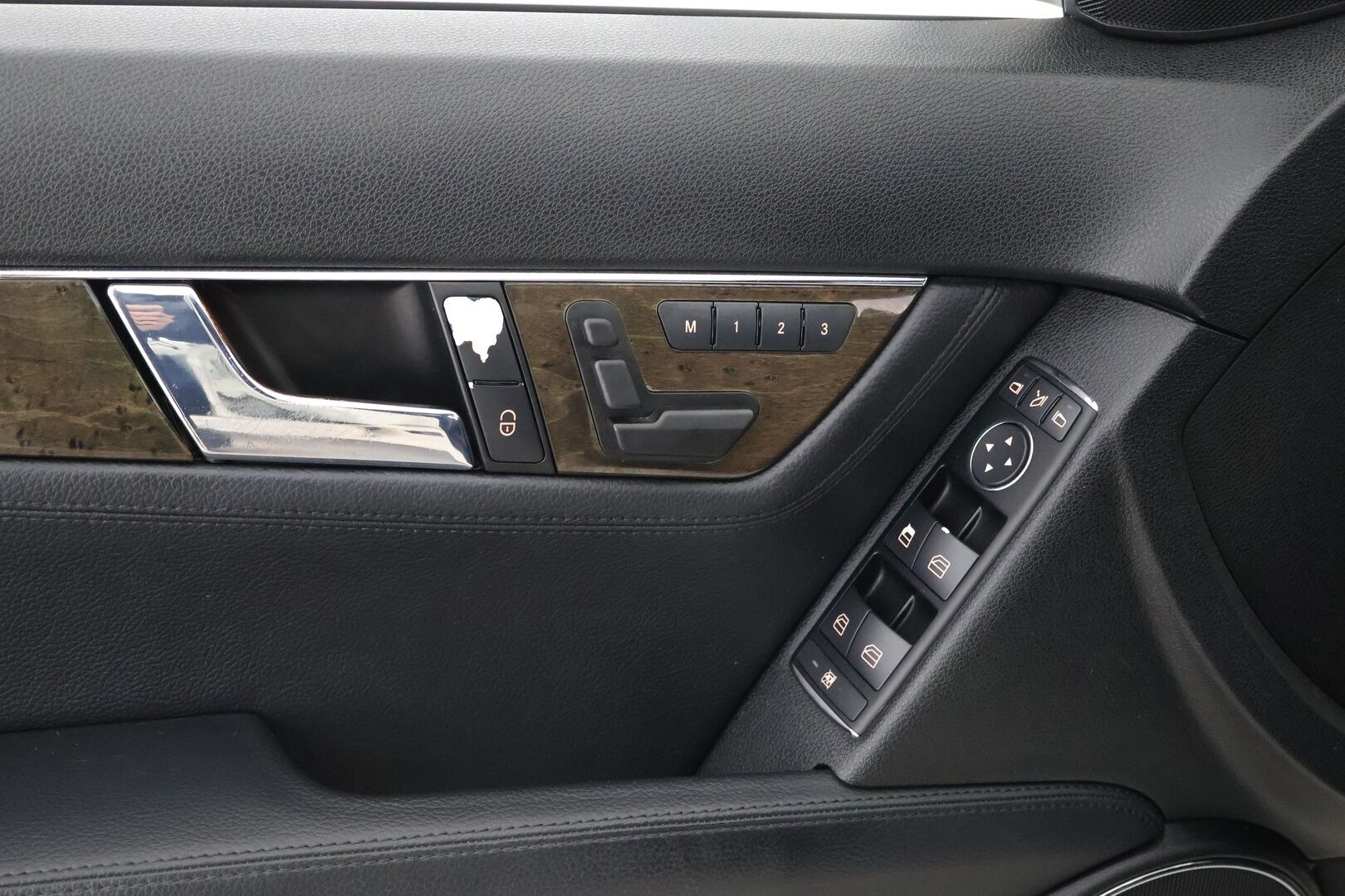 Mercedes-Benz C 2007 230 A AMG - AMG sisä- ja ulkopaketti | Vakkari | P. Tutkat | BI-Xenon | Muistipenkit | Siisti kuntoinen! 