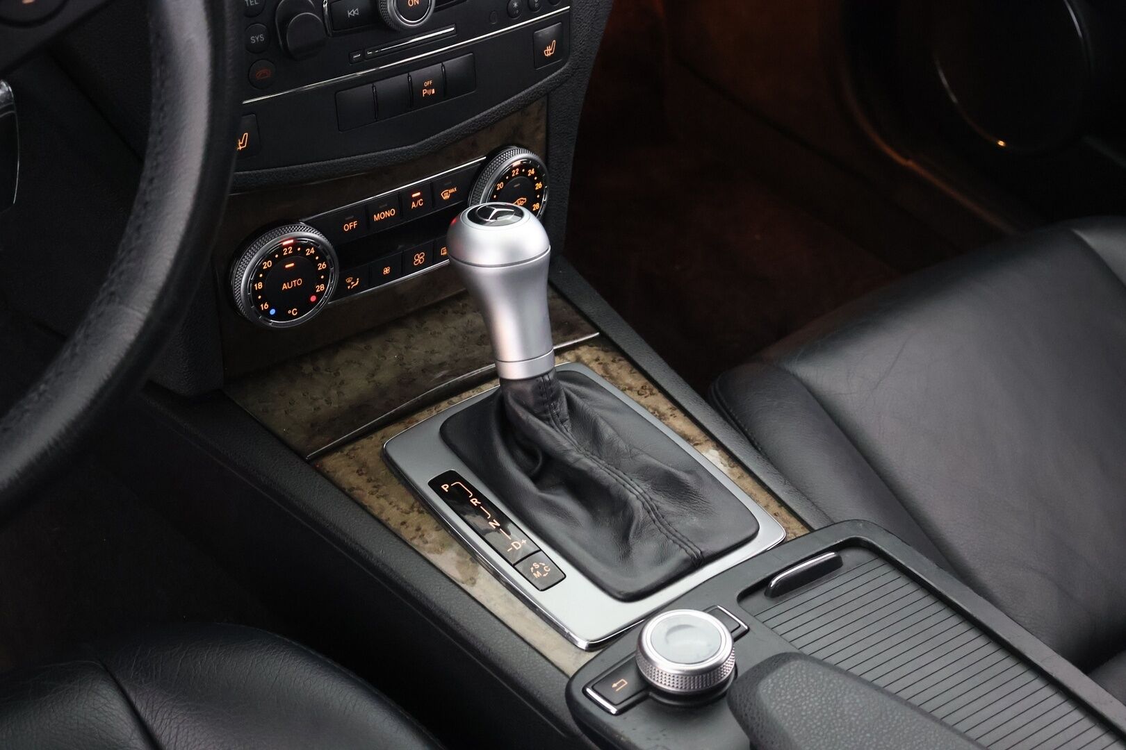 Mercedes-Benz C 2007 230 A AMG - AMG sisä- ja ulkopaketti | Vakkari | P. Tutkat | BI-Xenon | Muistipenkit | Siisti kuntoinen! 