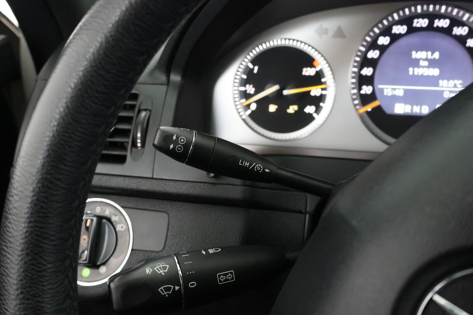 Mercedes-Benz C 2007 230 A AMG - AMG sisä- ja ulkopaketti | Vakkari | P. Tutkat | BI-Xenon | Muistipenkit | Siisti kuntoinen! 
